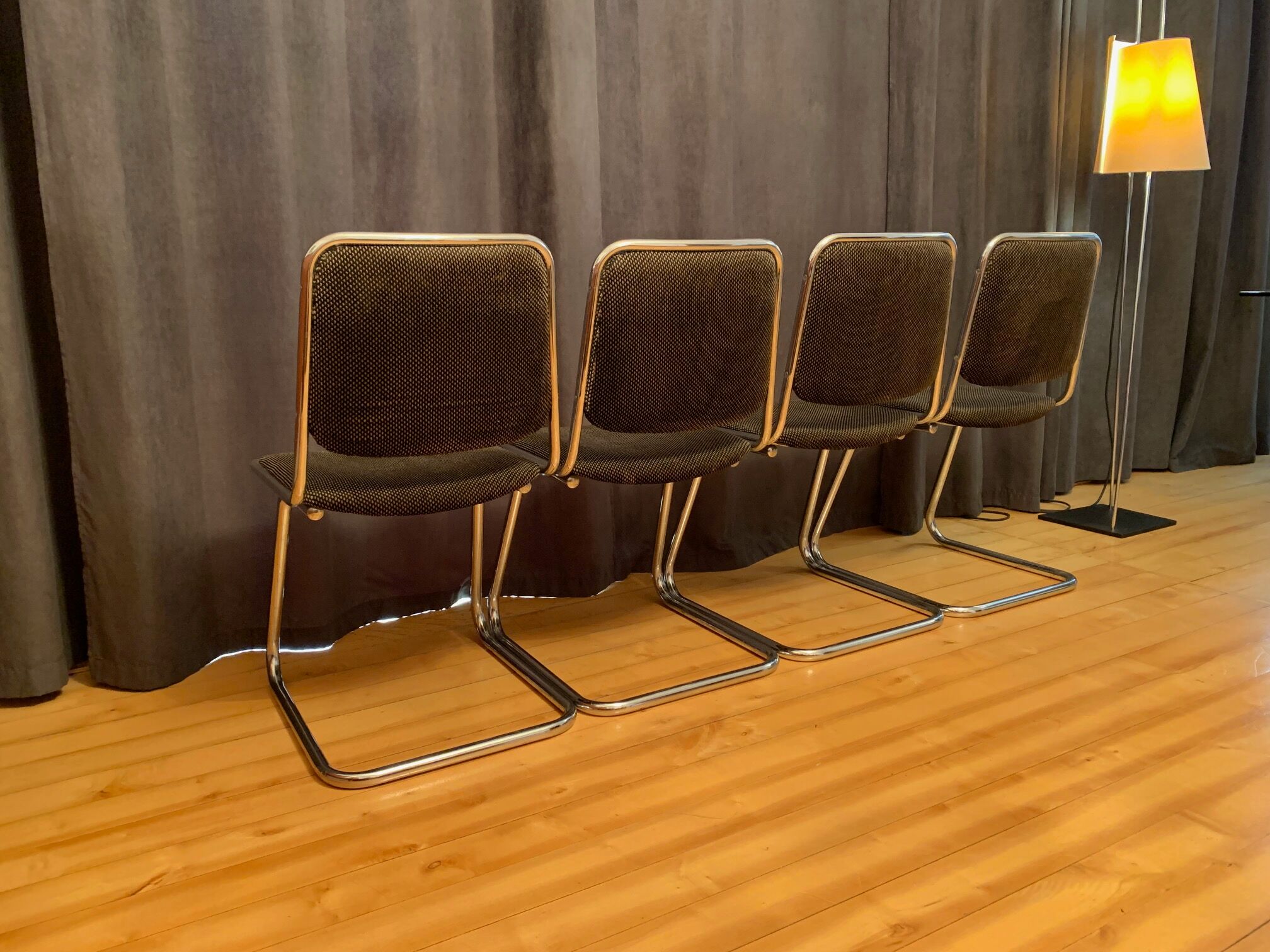 Ensemble de quatre chaises, Taro, Italie, années 1970.