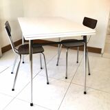 Extendable table and 2 formica chairs