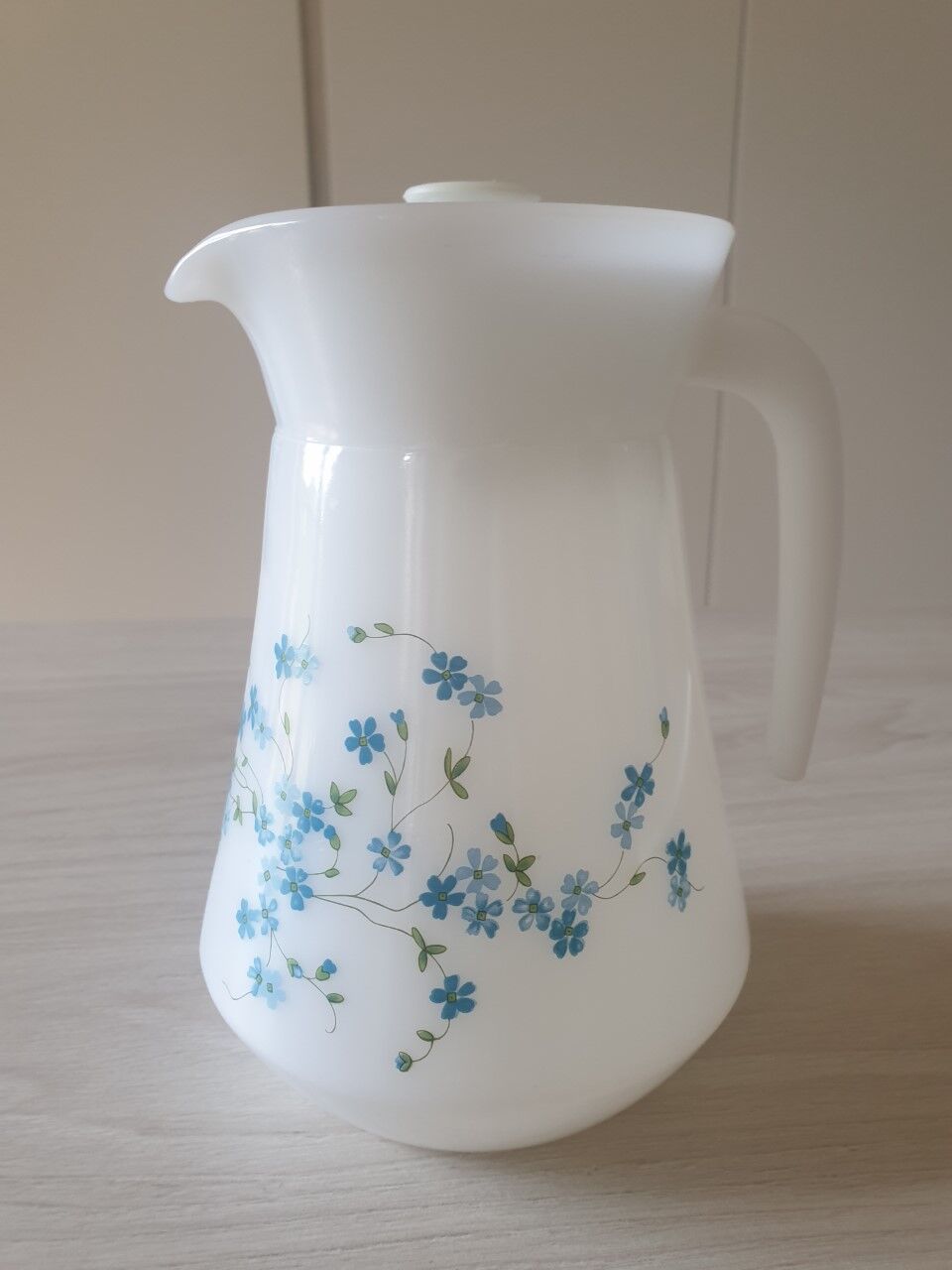 Pitcher Arcopal forget-me-not 70s