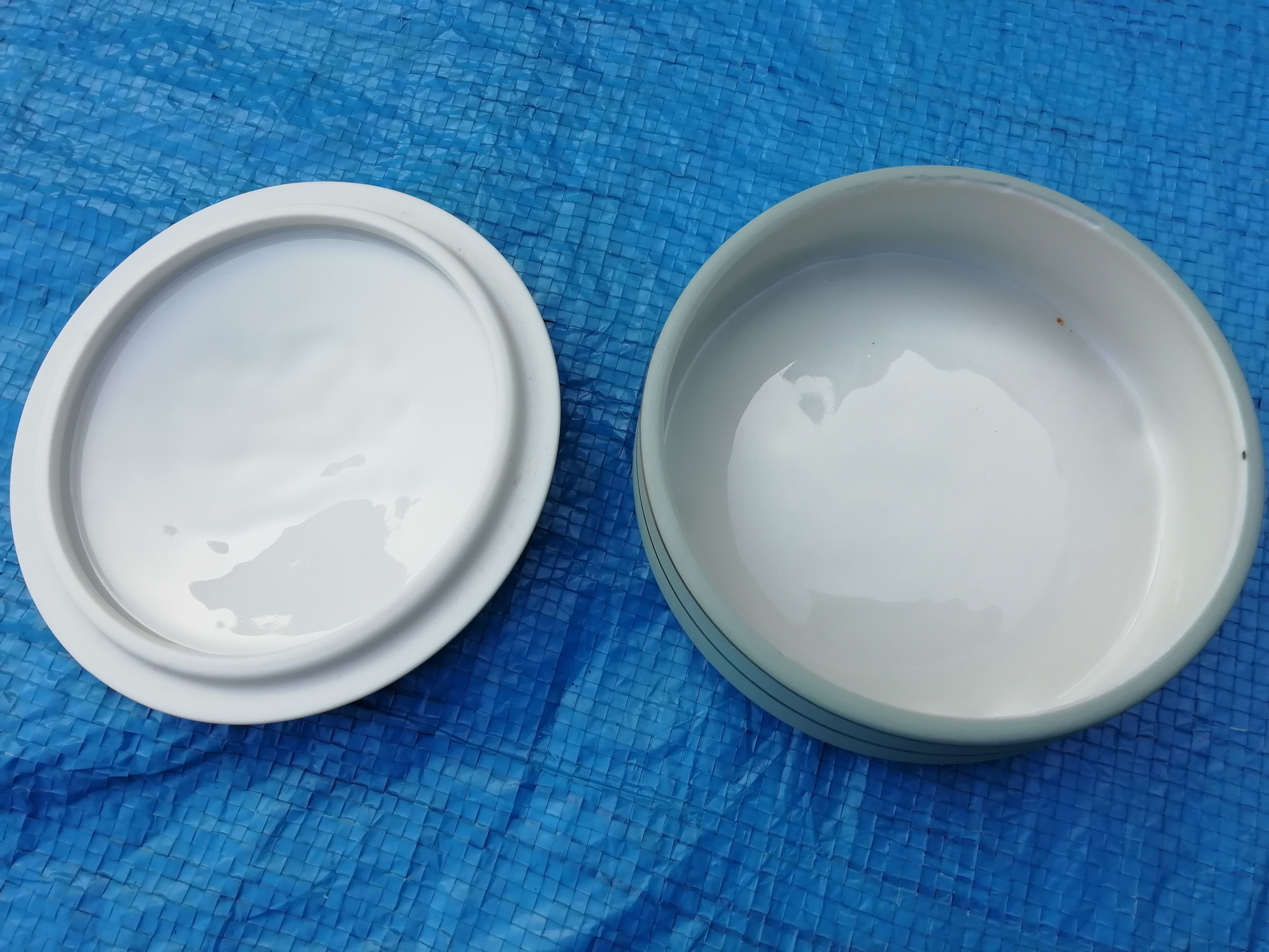 Bonbonnière signée Camille Tharaud en porcelaine de Limoges
