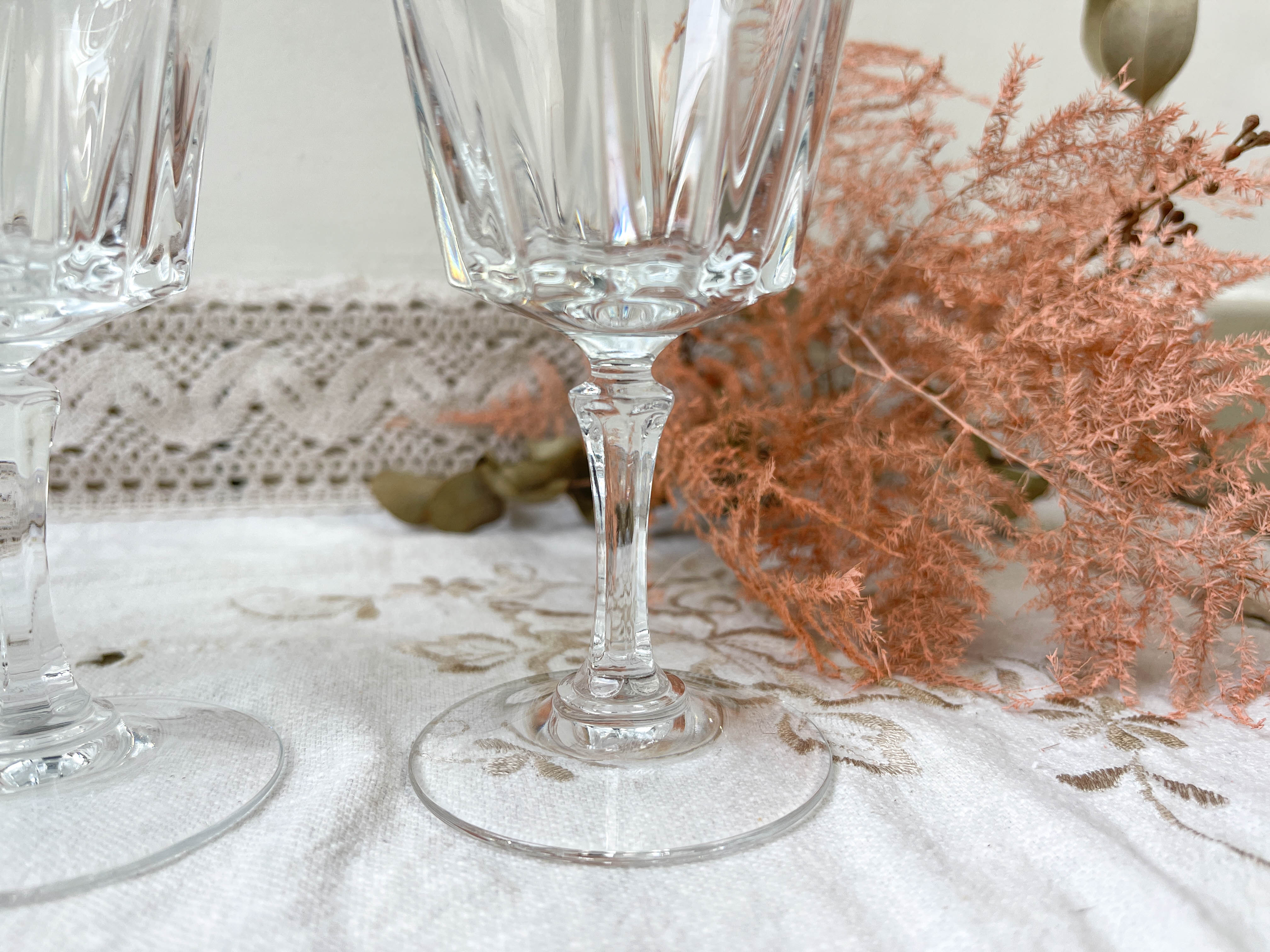8 Crystal D'Arques red wine glasses model "VERSAILLES"