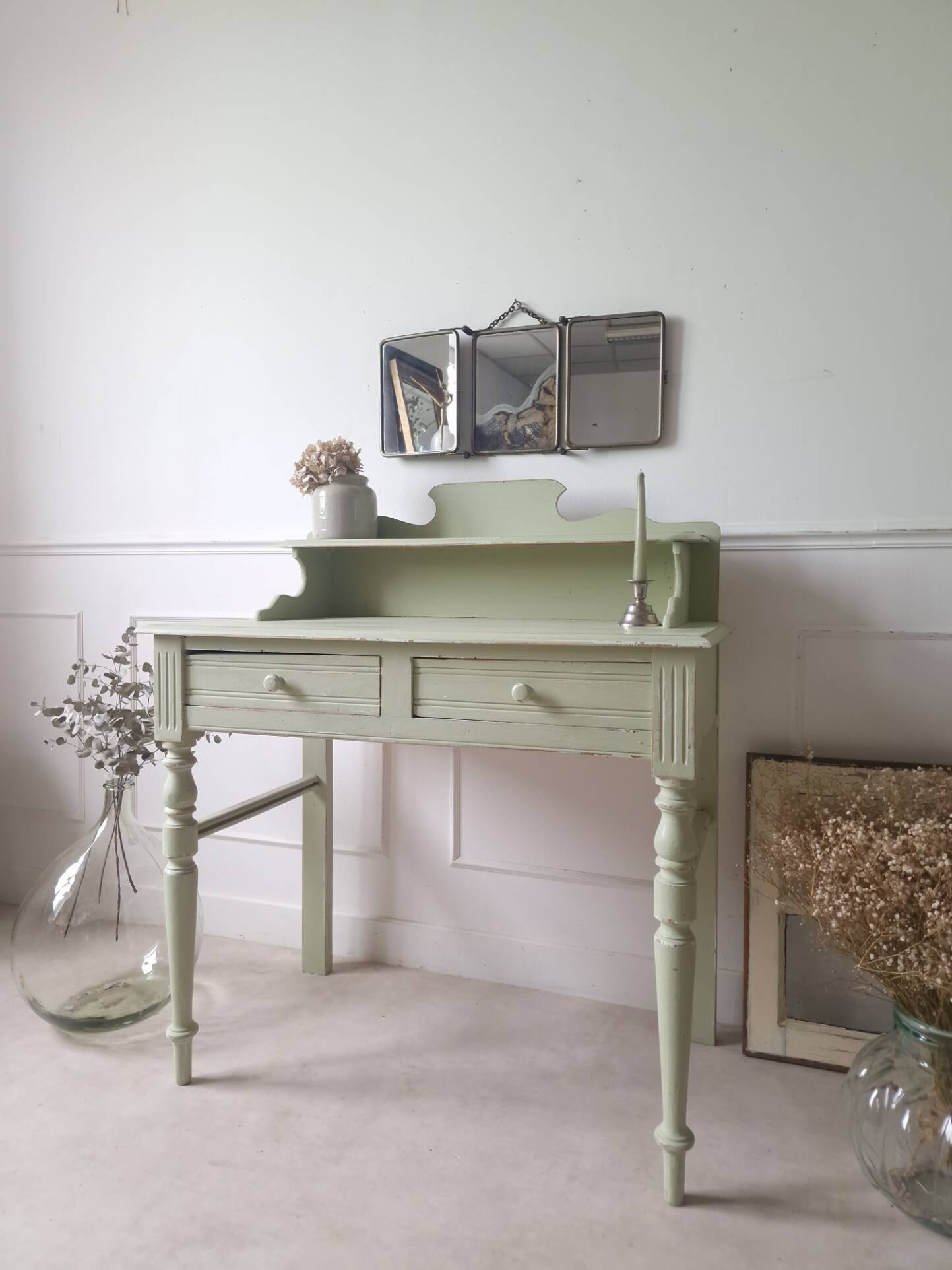 Old dressing table