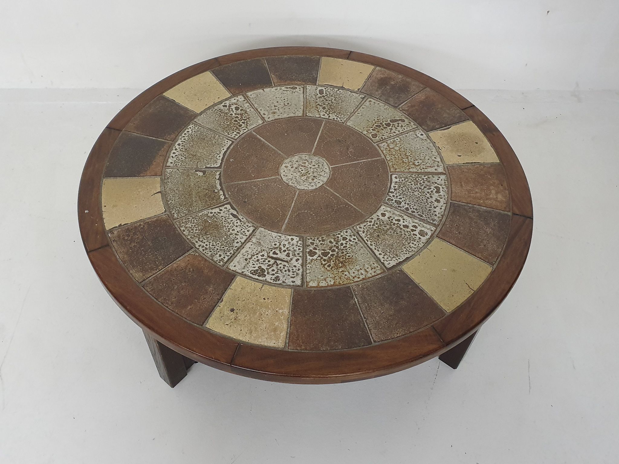Tue Poulsen pour Haslev Møbelsnedkeri, table basse en pierre et chêne, Danemark années 1960