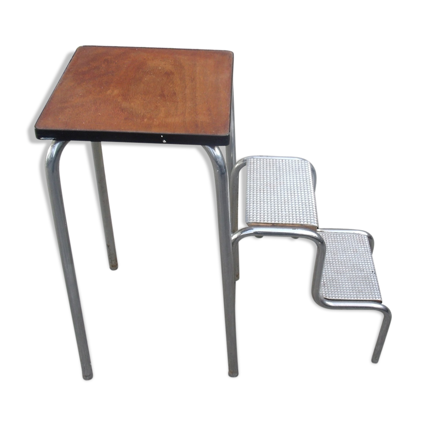 Market the 50-foot stepladder