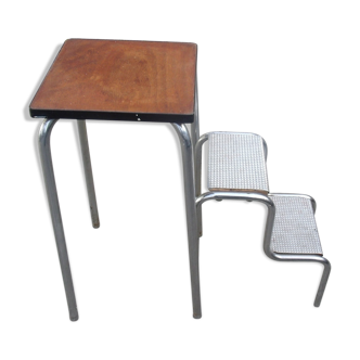 Market the 50-foot stepladder