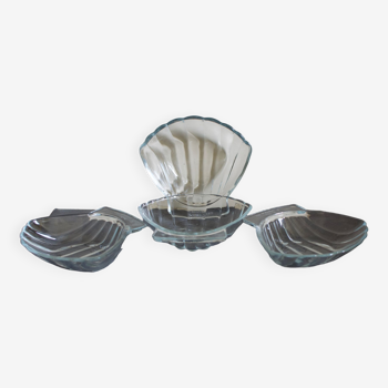 4 Vintage Pyrex Scallop Shells