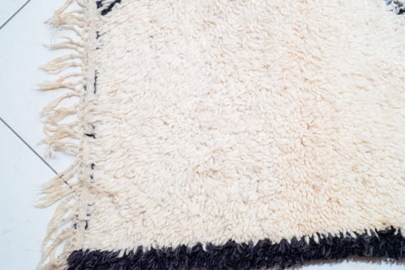 Berber carpet 132 x 221 cm
