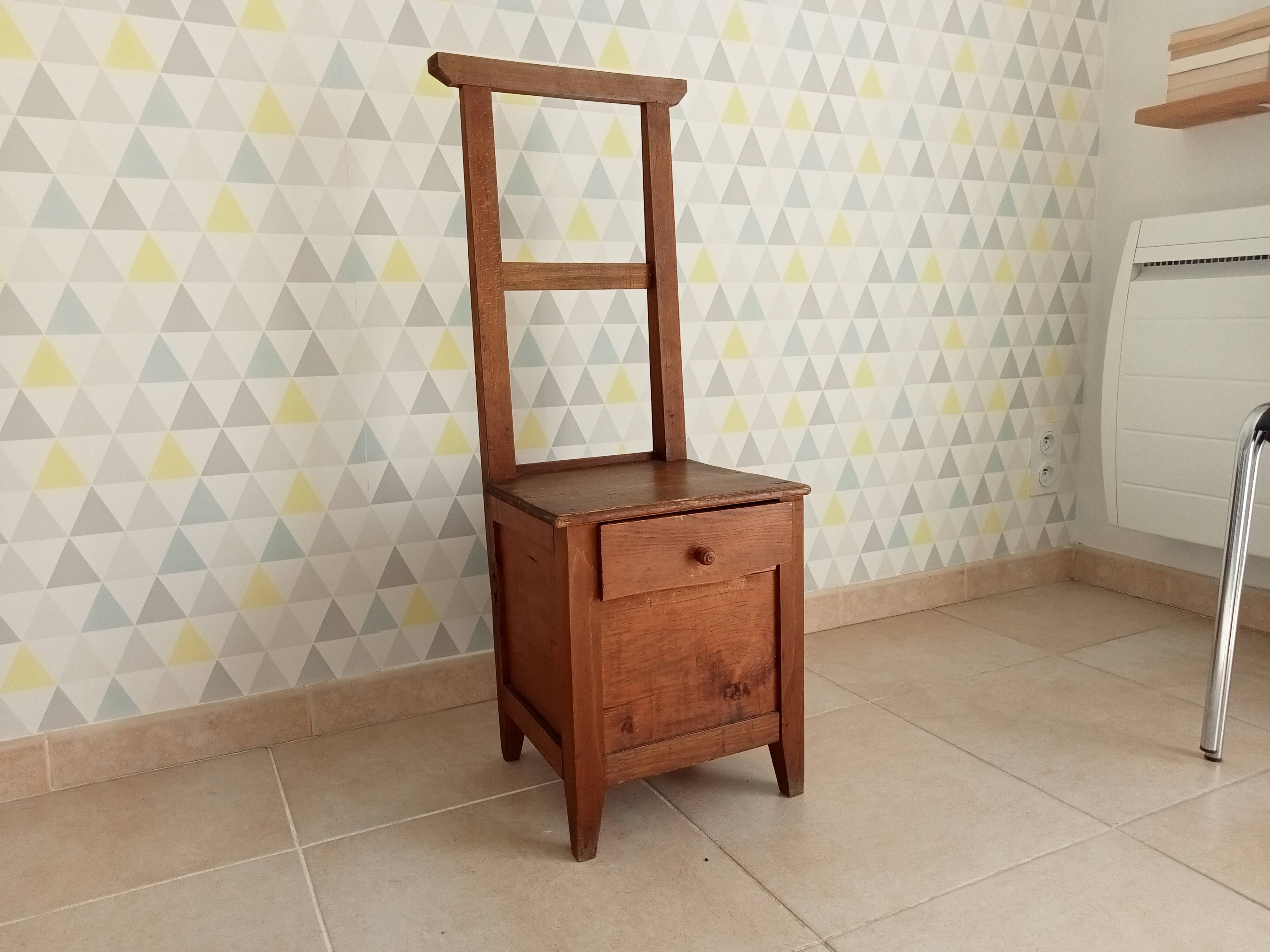 Antique oak shoeshine chair from the 40s/50s
