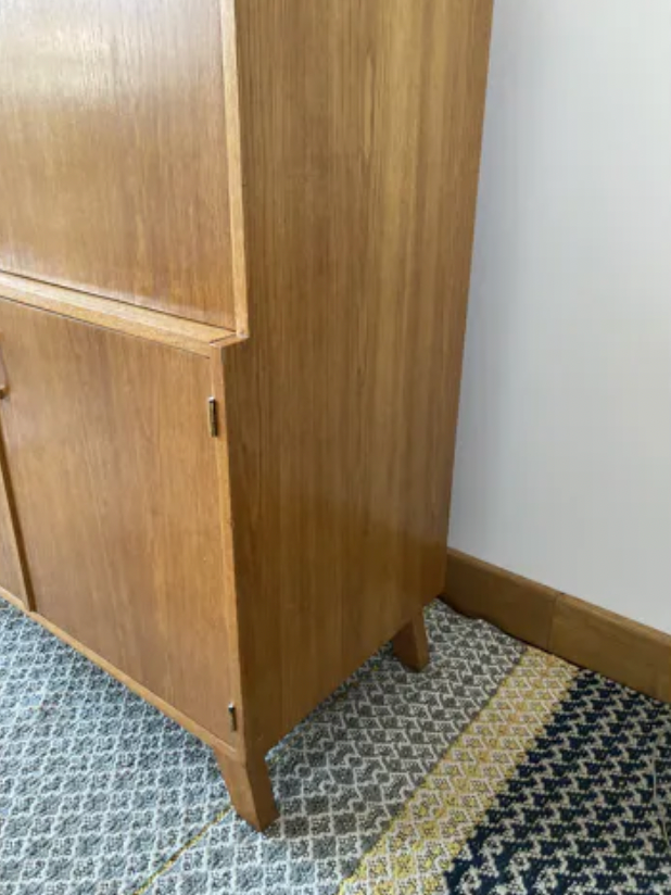 Secretary compass feet