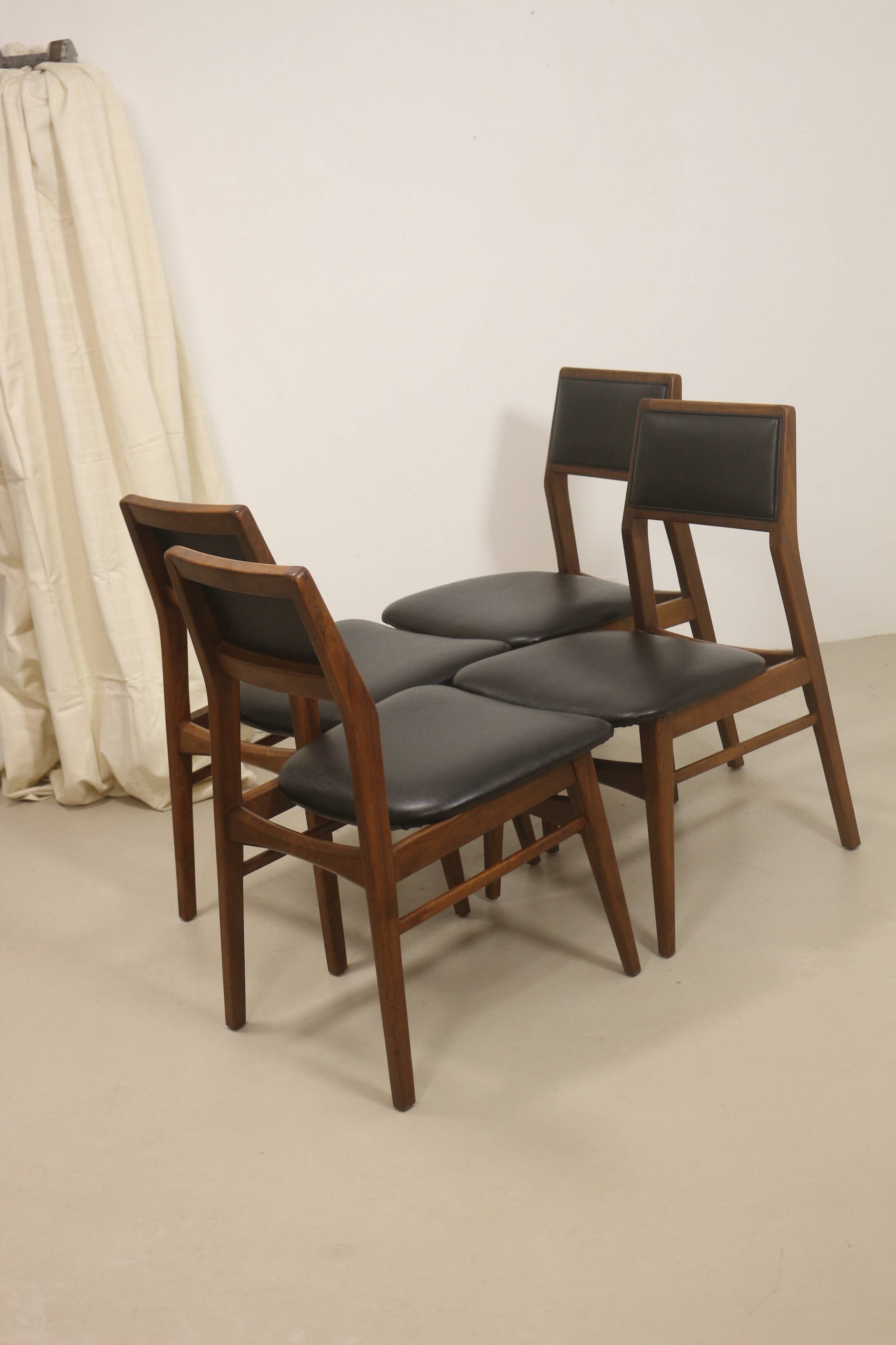 Set of 4 dining chairs Foster McDavid year 70.