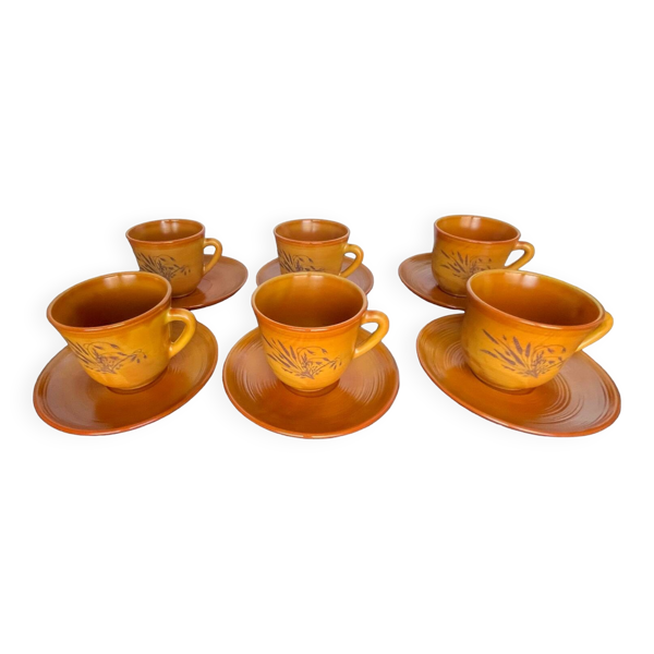 6 tasses à café + sous tasses
