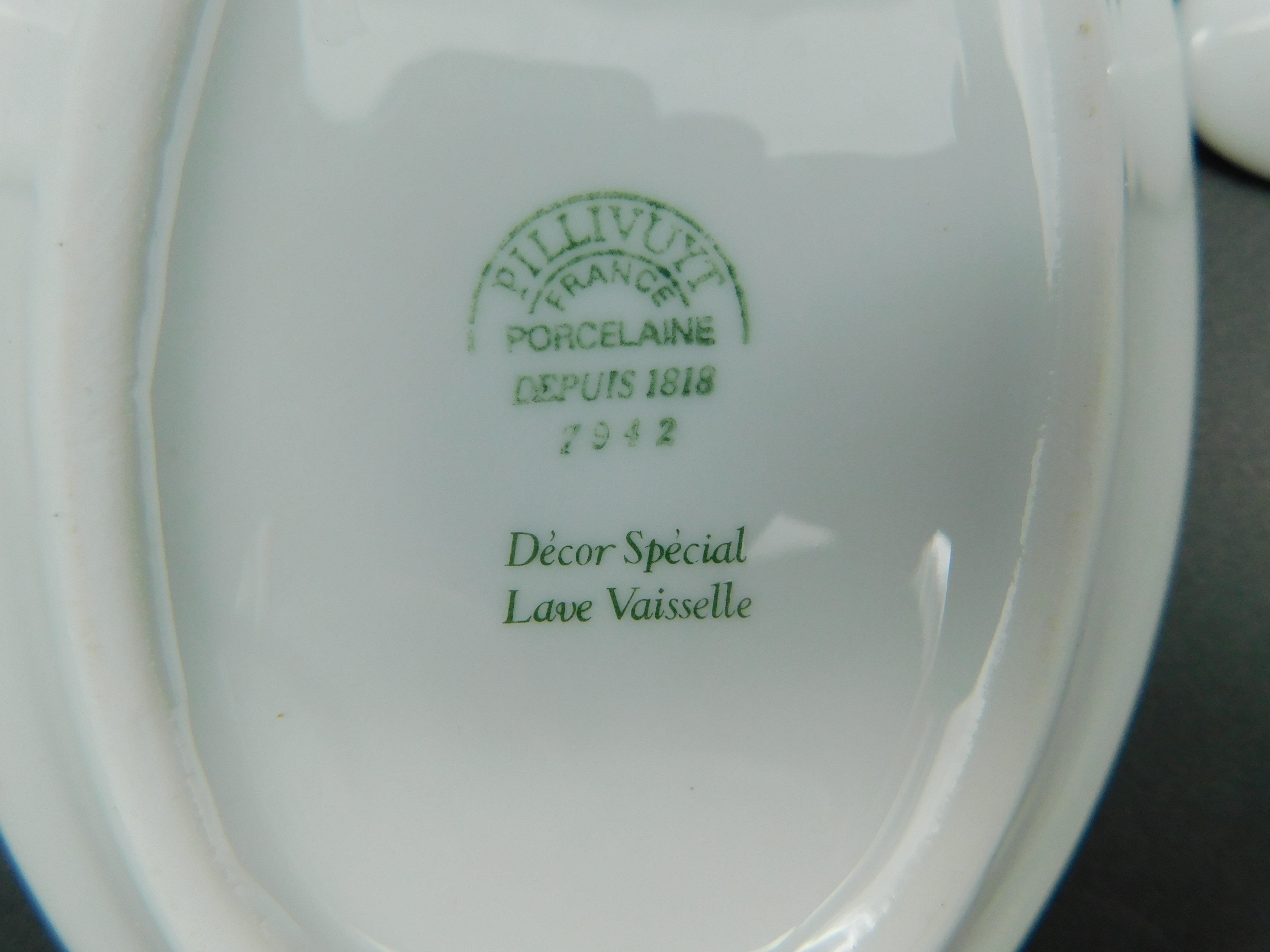 6 Pillivuyt serving dishes decorated with Liserons