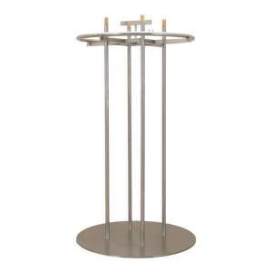 Portemanteau sur pies,