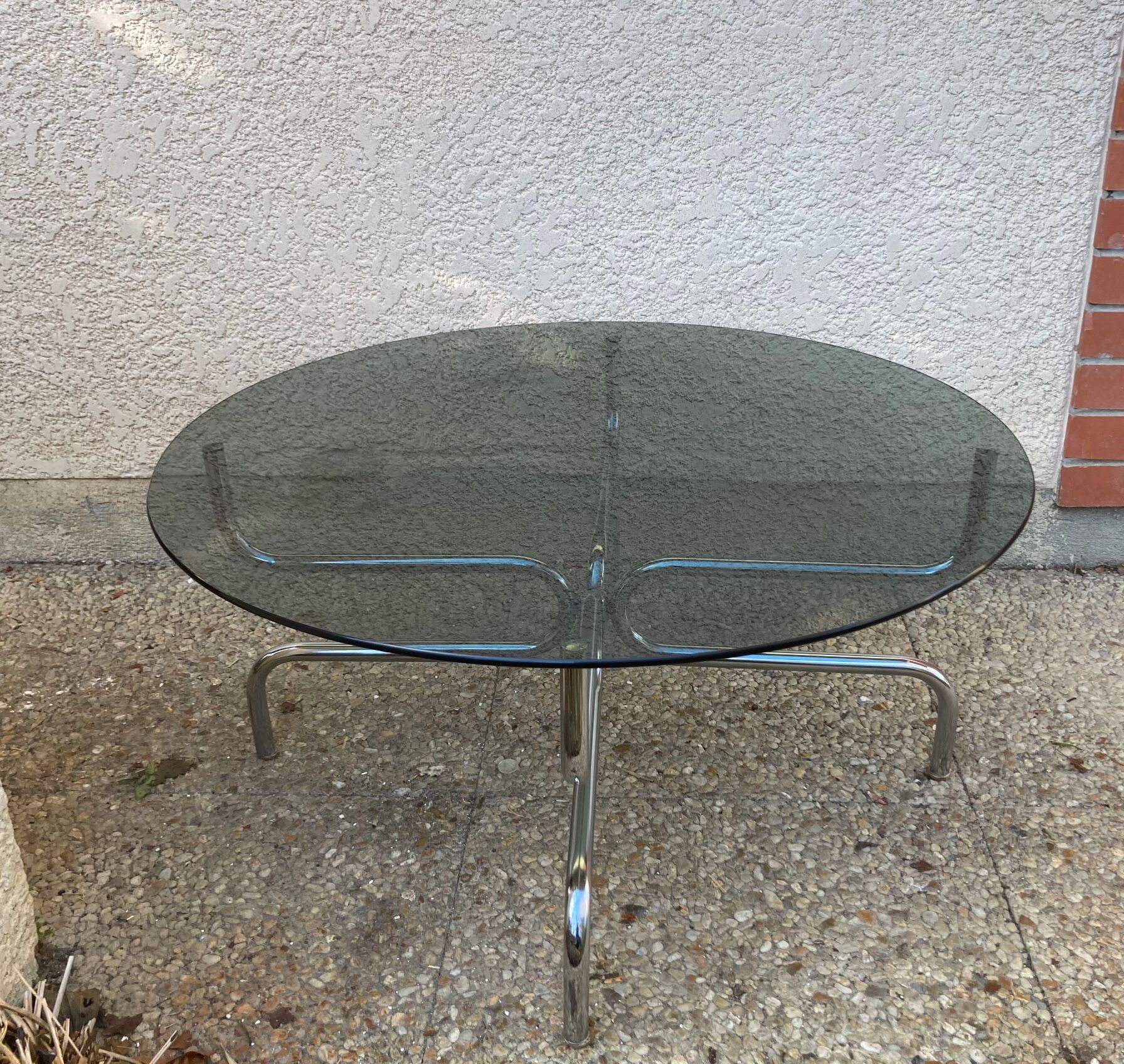 Table basse vintage en verre fumé et chrome
