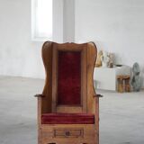 Antique English rocking chair in wood with red velvet upholstery, 19th century.