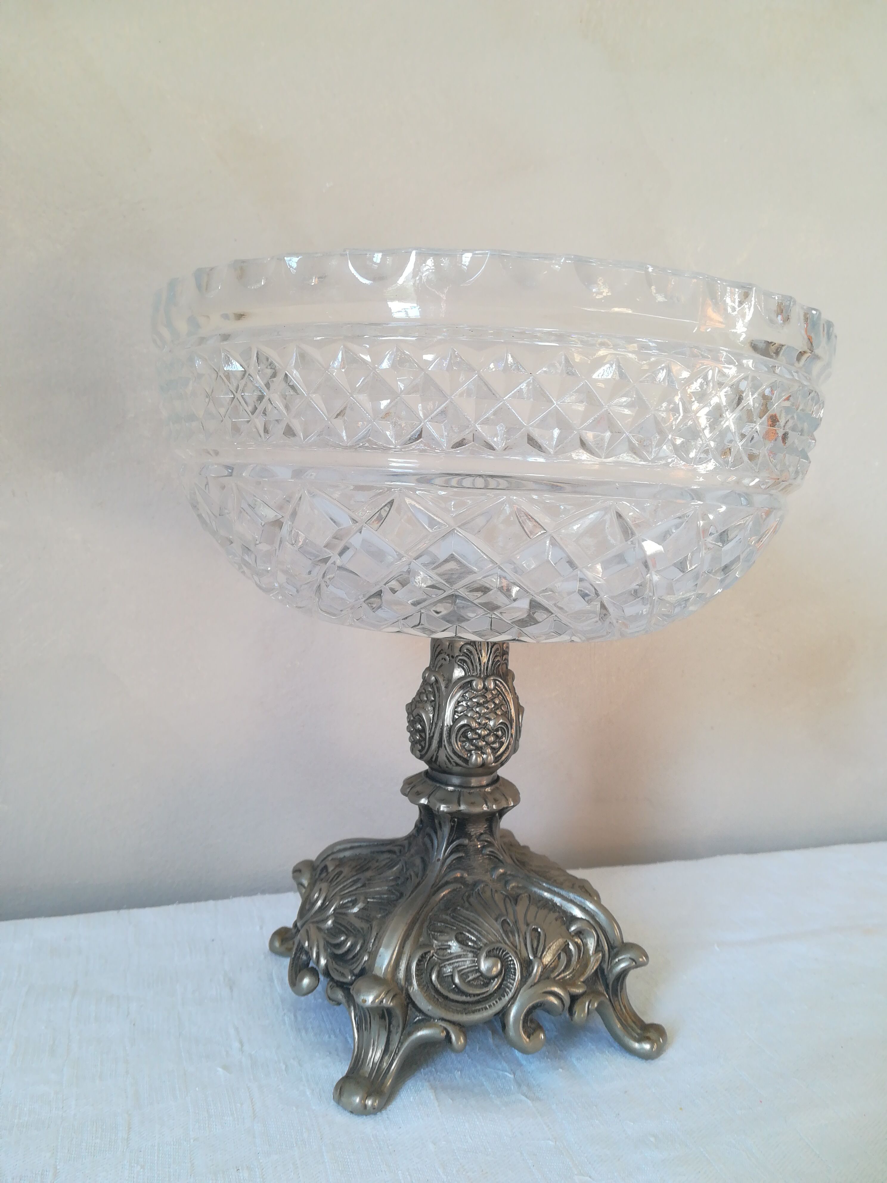 Crystal cut diamond on a metal base arrowheads