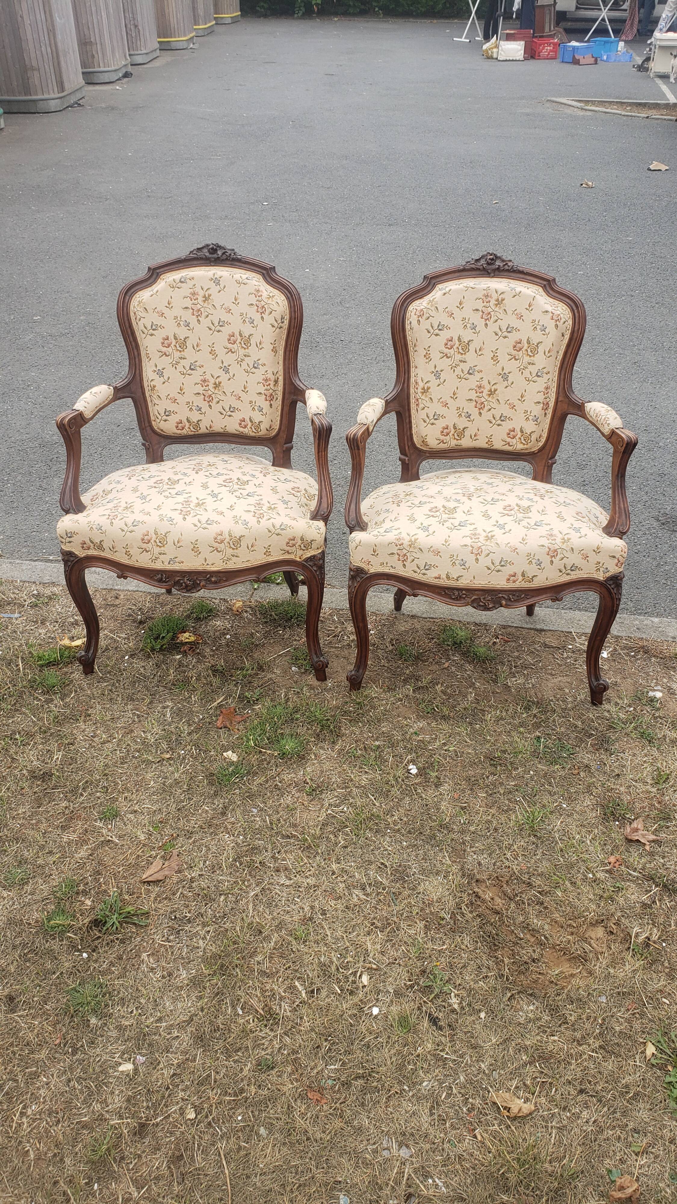Paire de fauteuils cabriolet