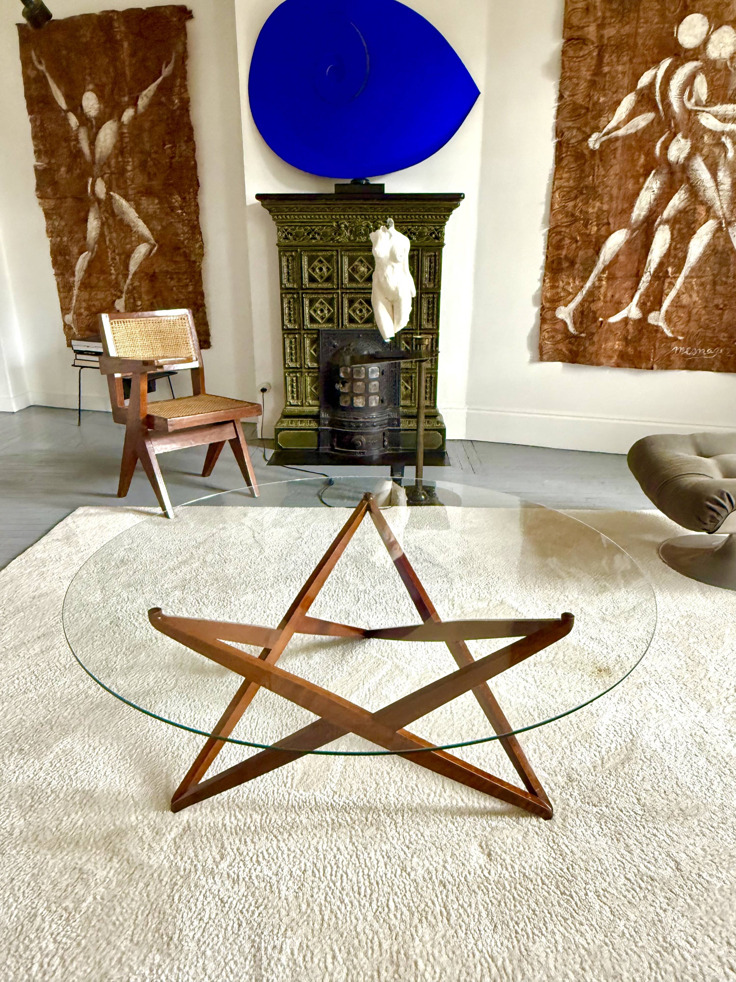 Table basse piétement sculptural par Angelo Ostuni