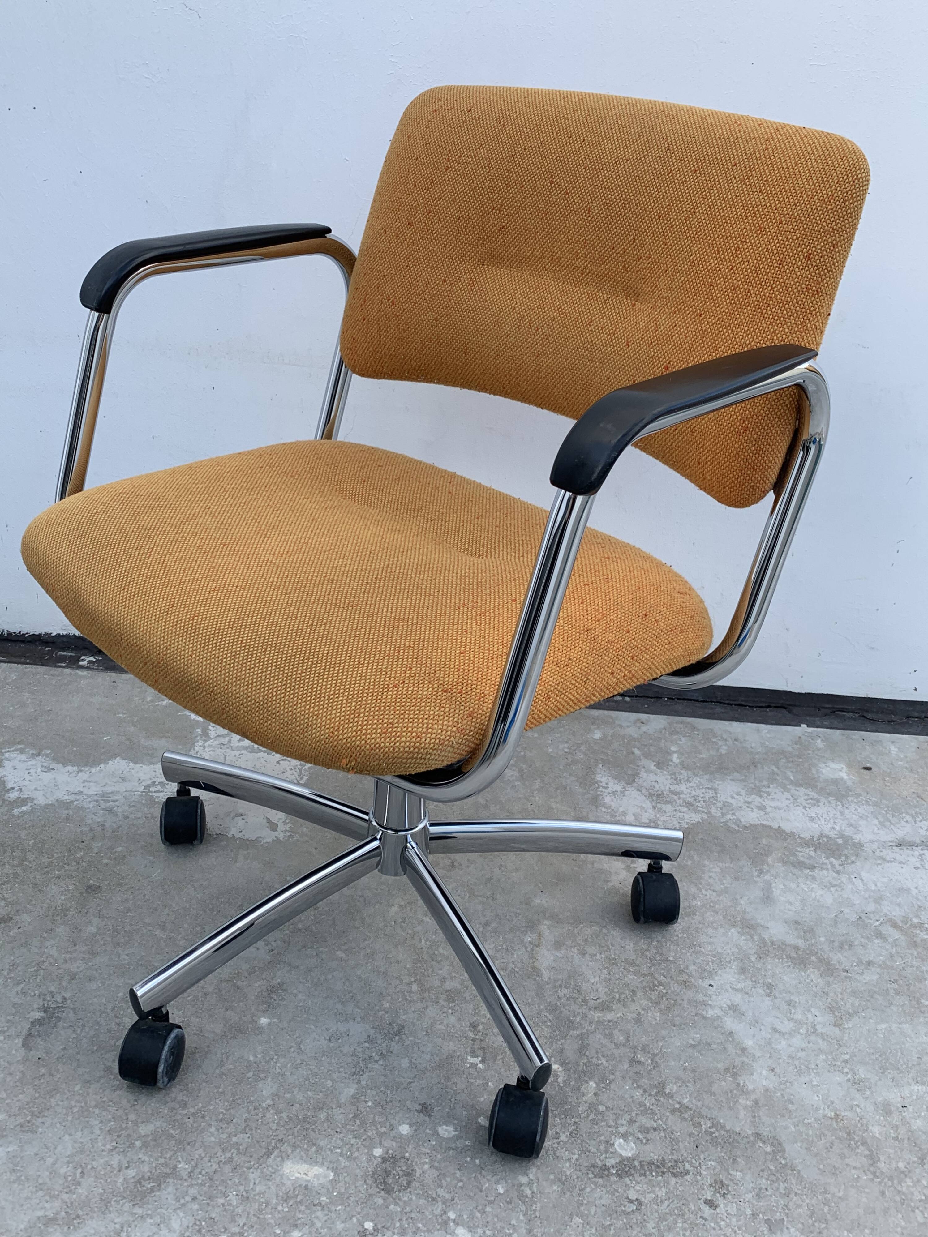 1980 Strafor desk chair adjustable, swivel and on wheels