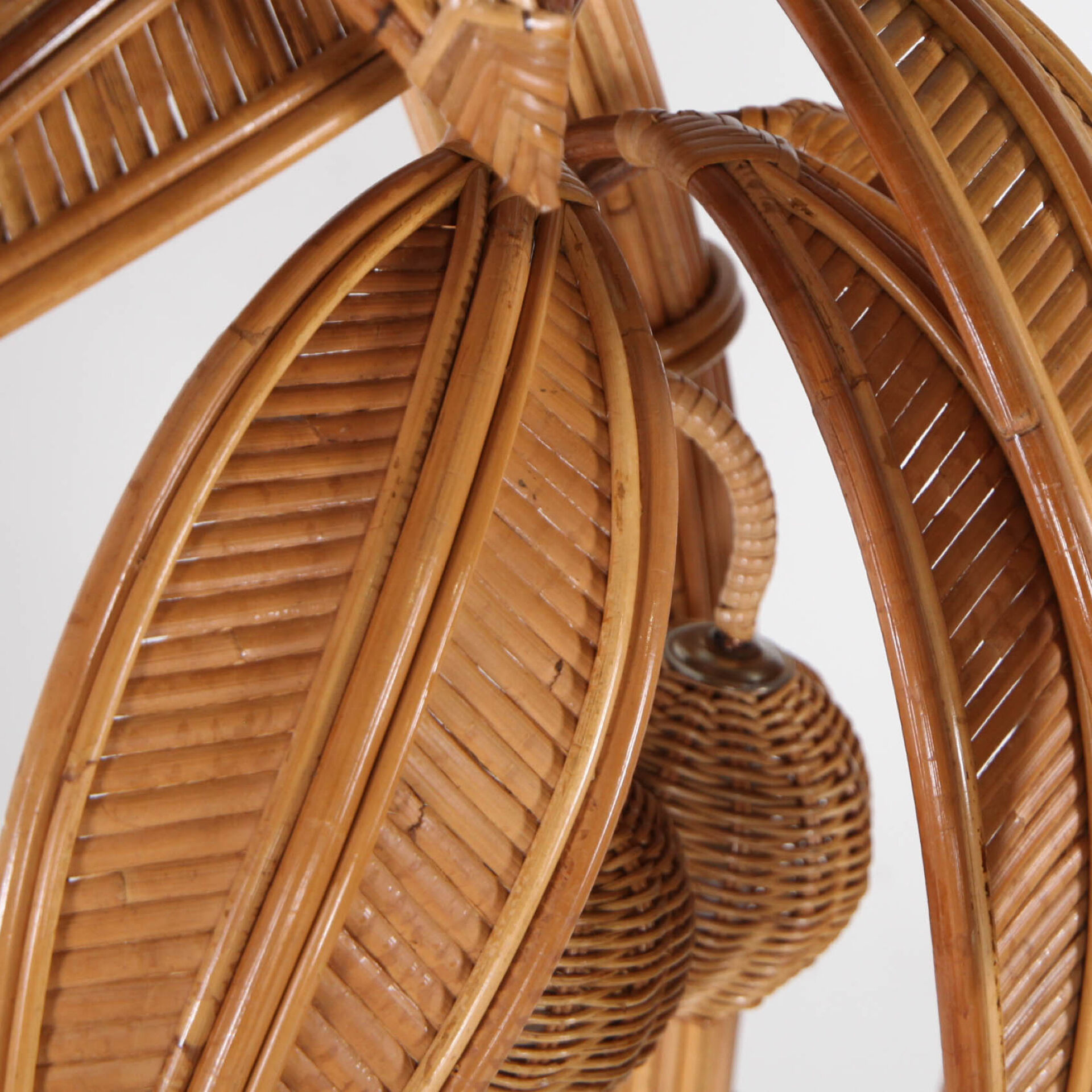 Lampadaire « palmier-cocotier » en rotin