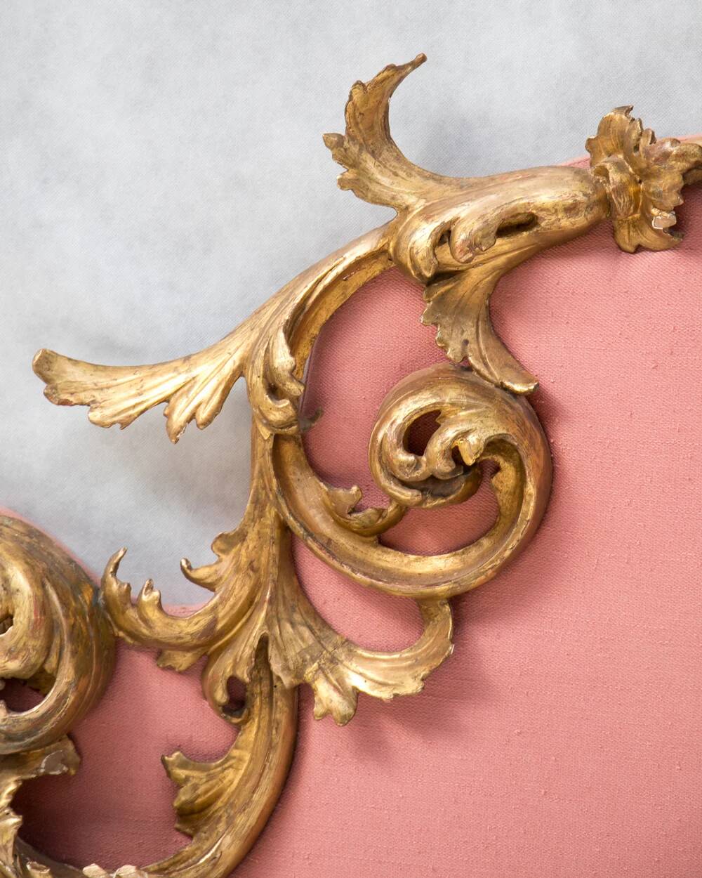 Italian rococo-style headboard in carved gilded wood, 19th century.