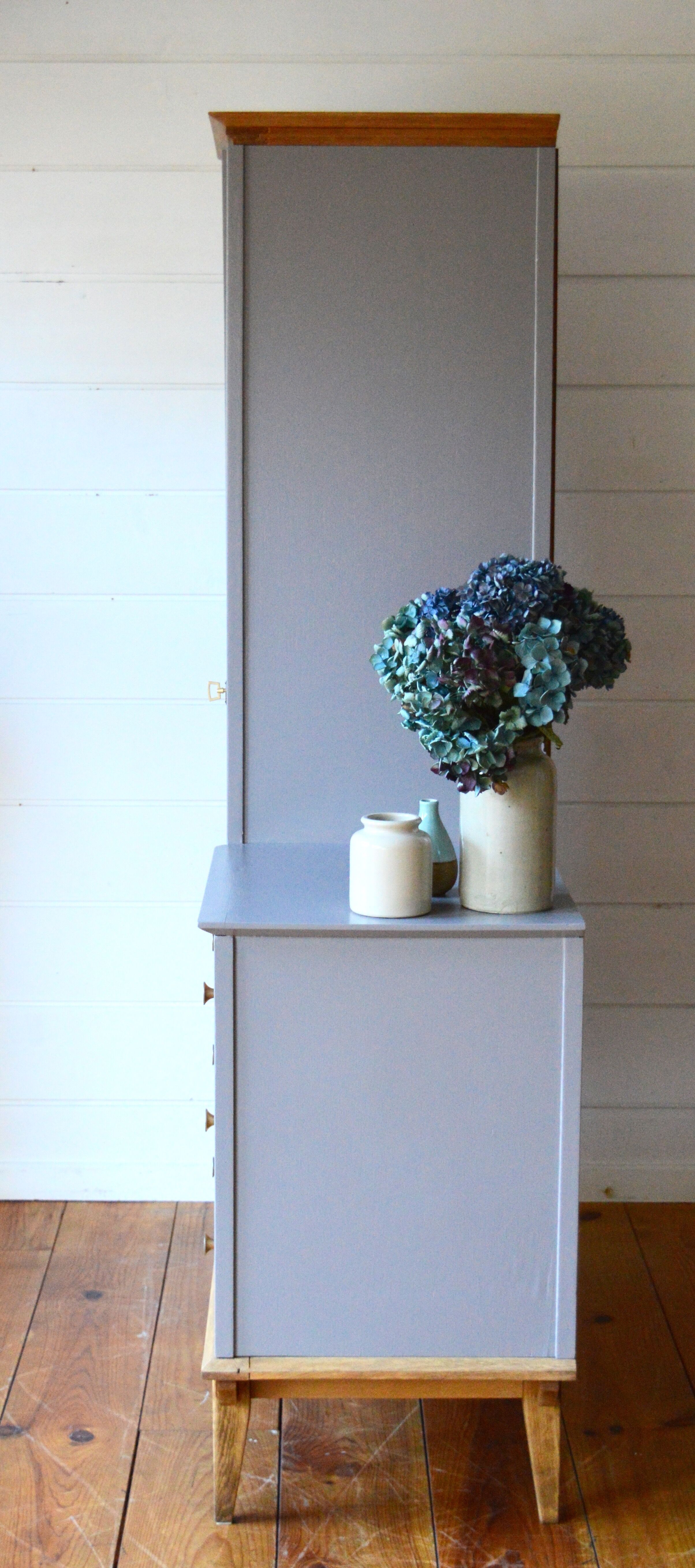 Asymmetrical cabinet