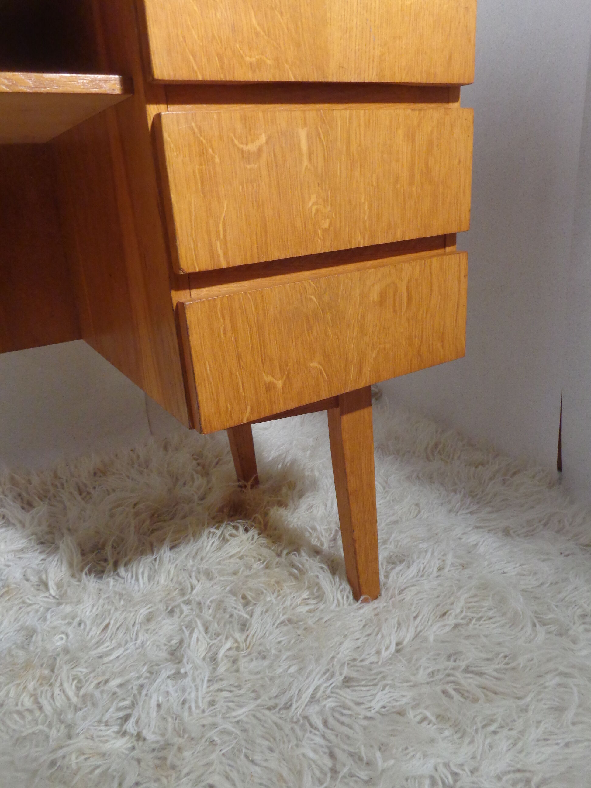 Vintage desk from the 60s in light wood