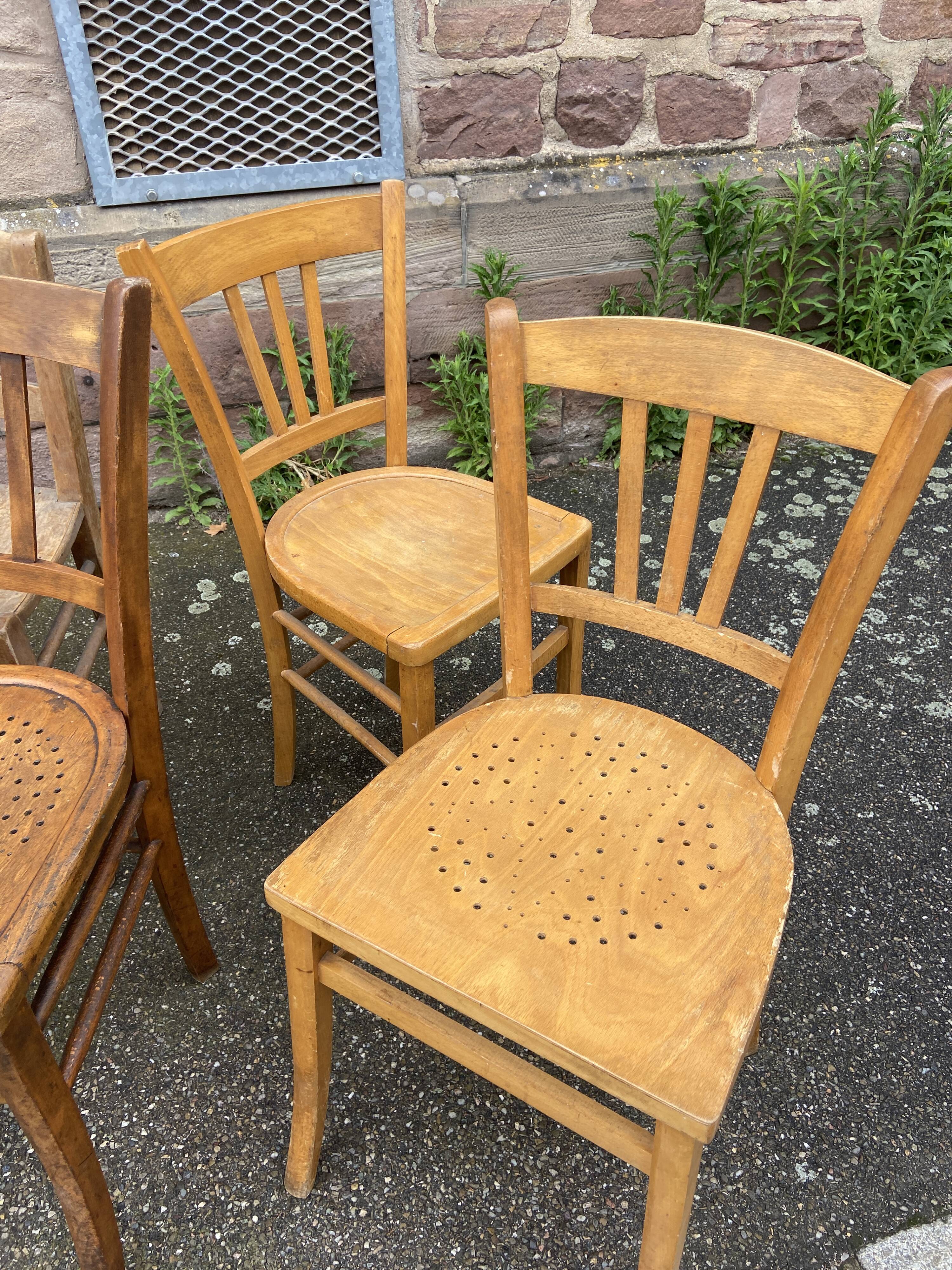 Lot de 10 chaises bistrot dépareillé vintage