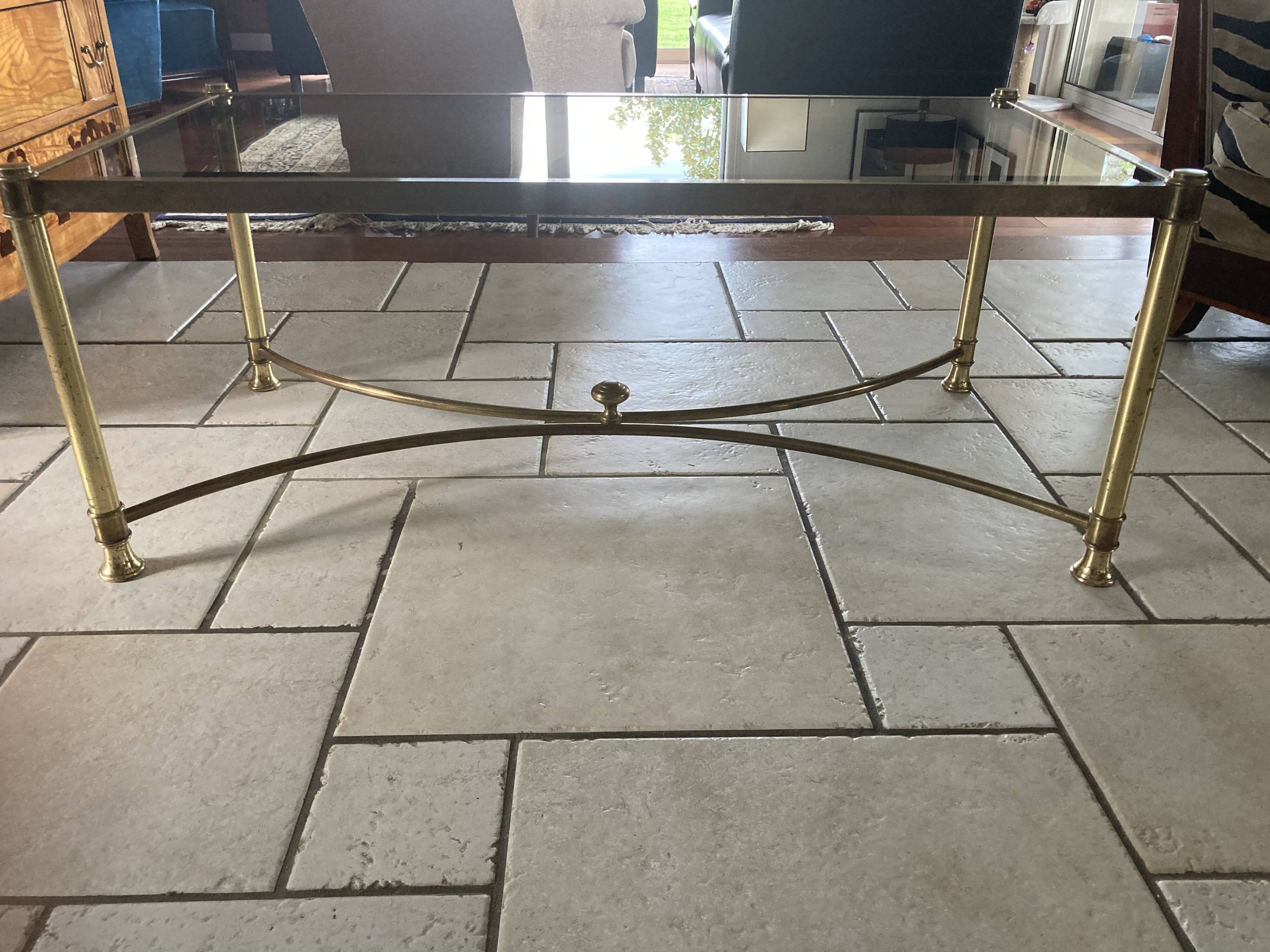 Coffee table in glass and gold metal