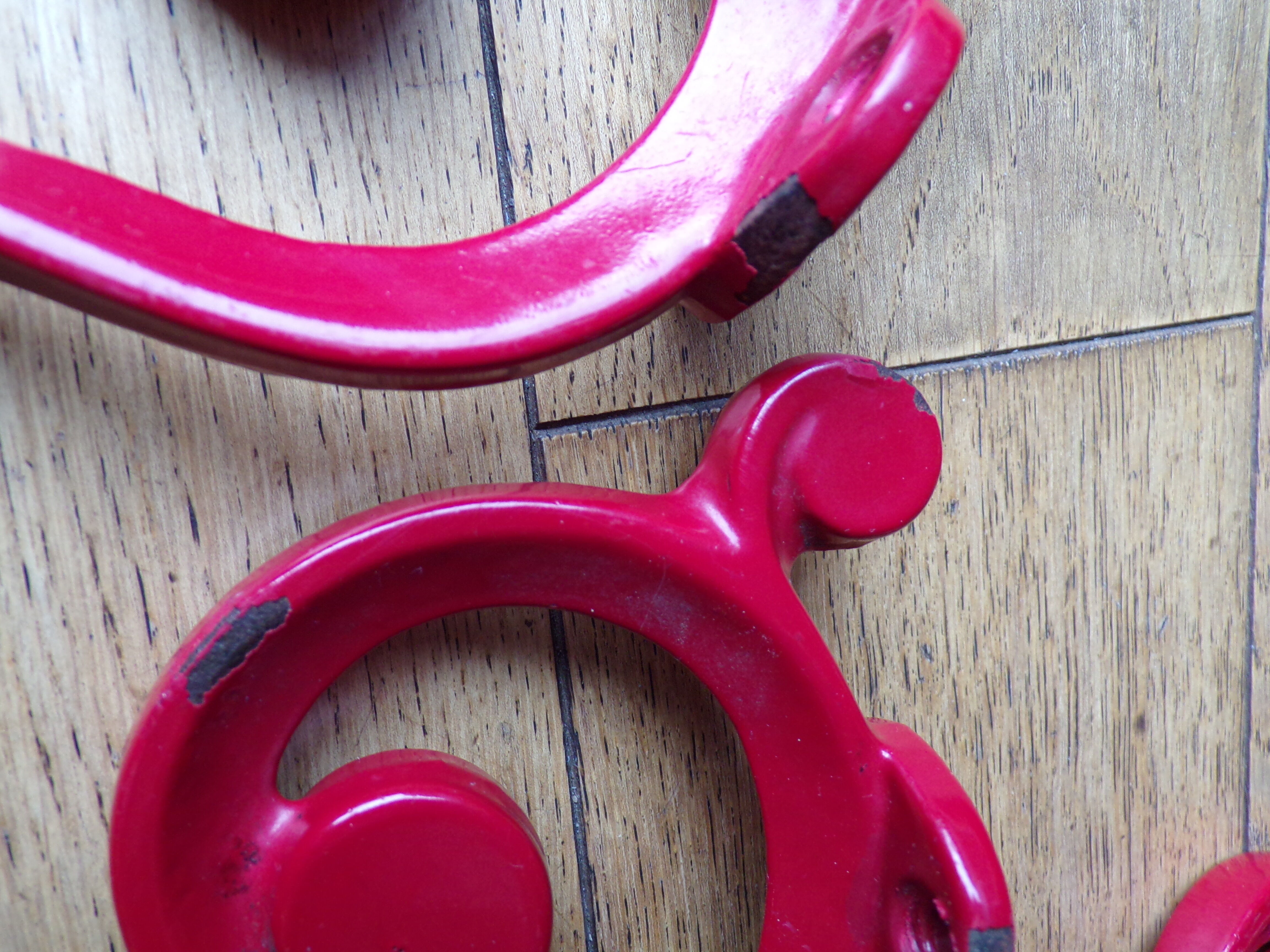 Set 4 enamelled cast iron hooks