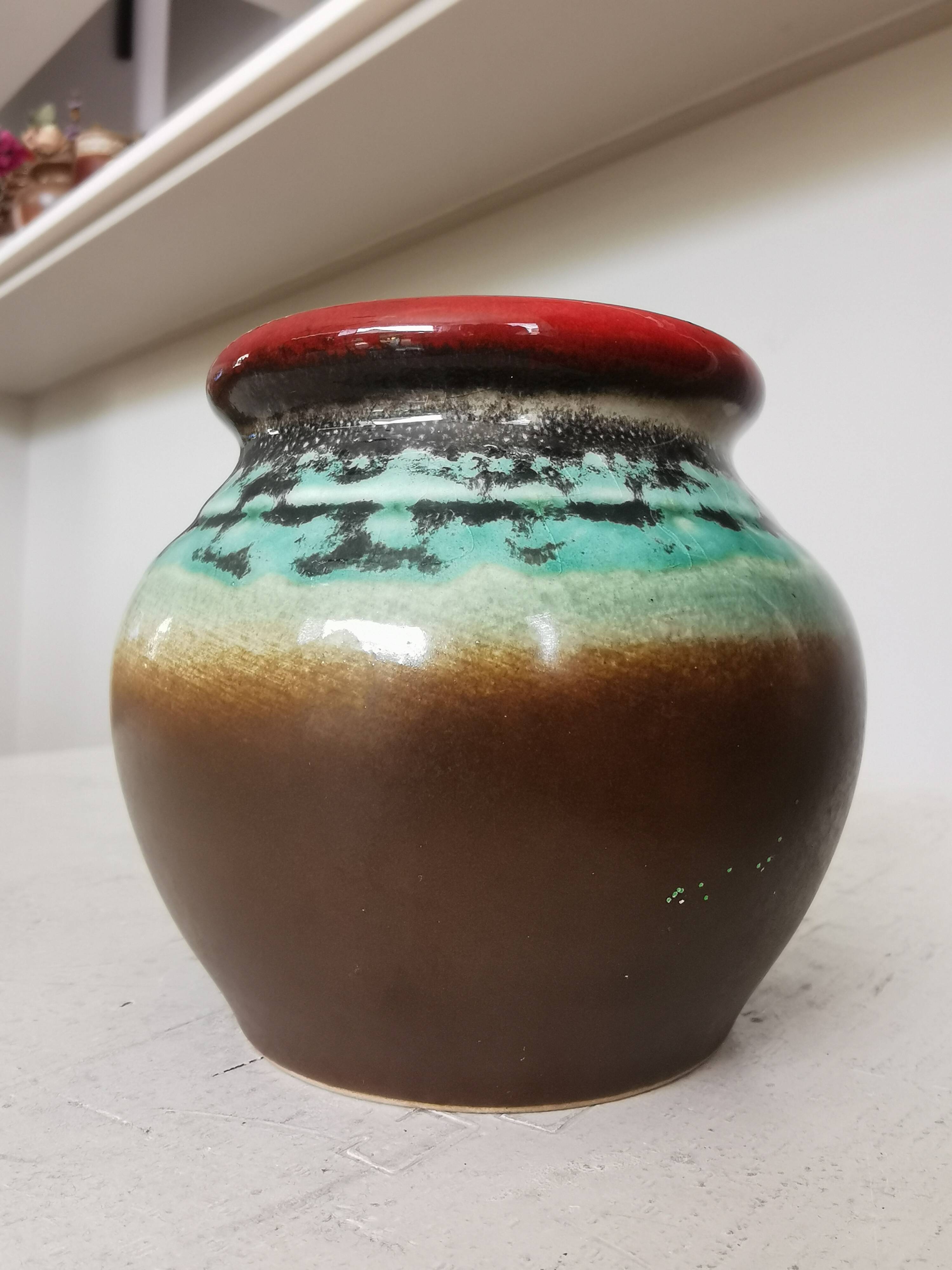 Vase vintage en céramique KIL de Yougoslavie : bordure marron, turquoise et rouge, années 1970