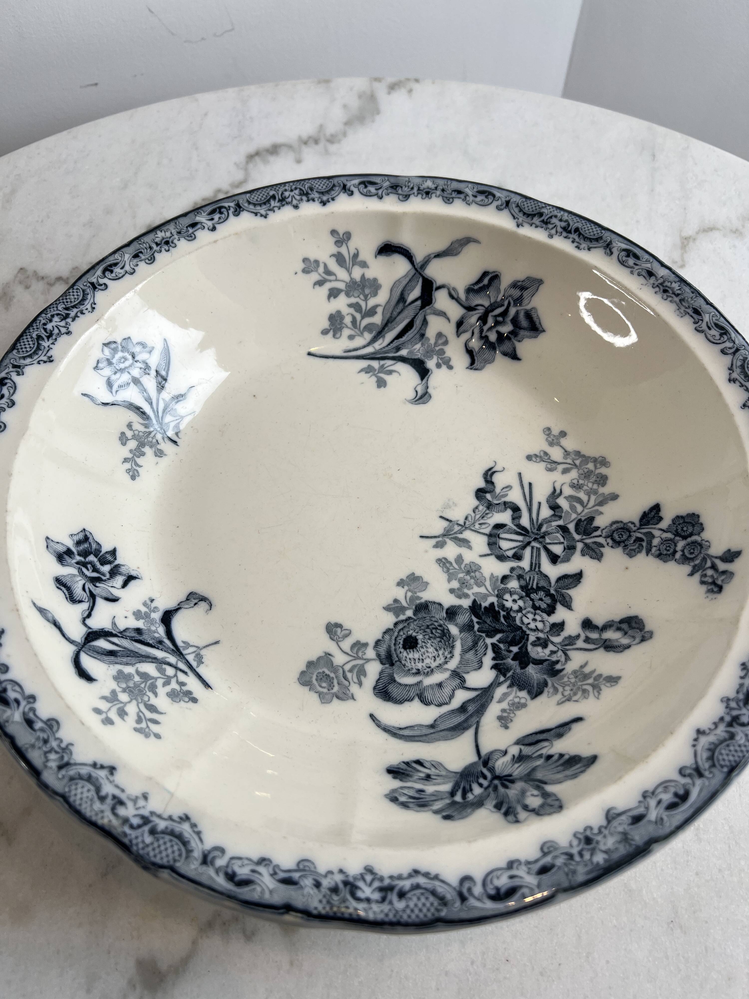 Large presentation dish Sarreguemines Fontanges ironstone