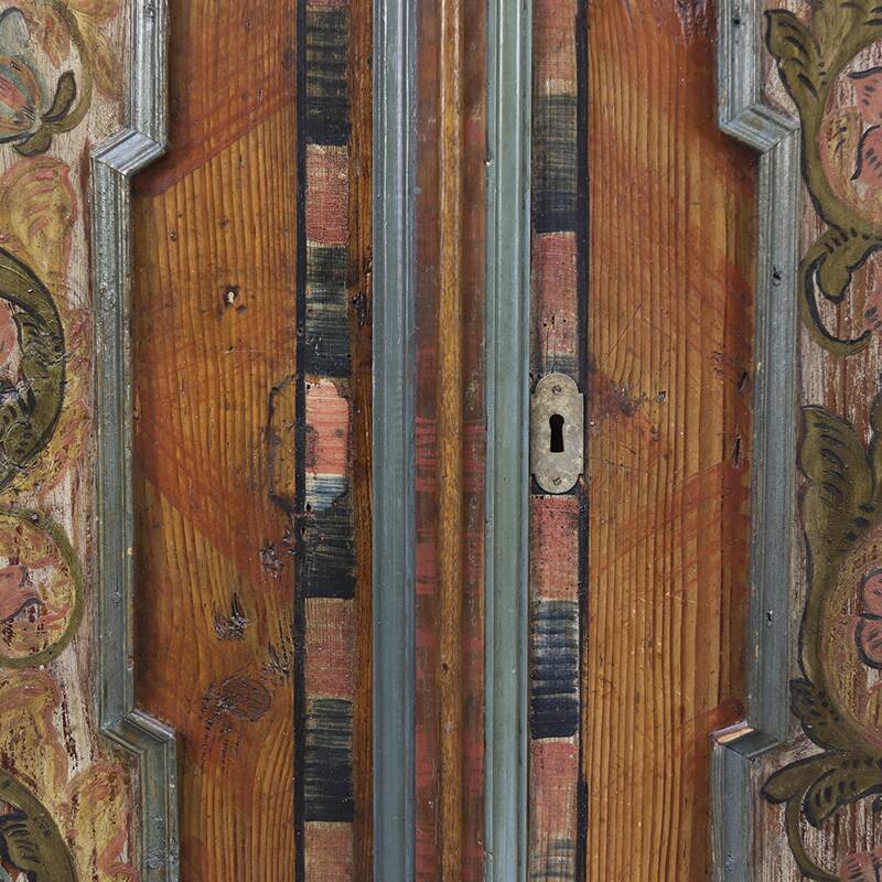 Armoire de mariée peinte d'art populaire