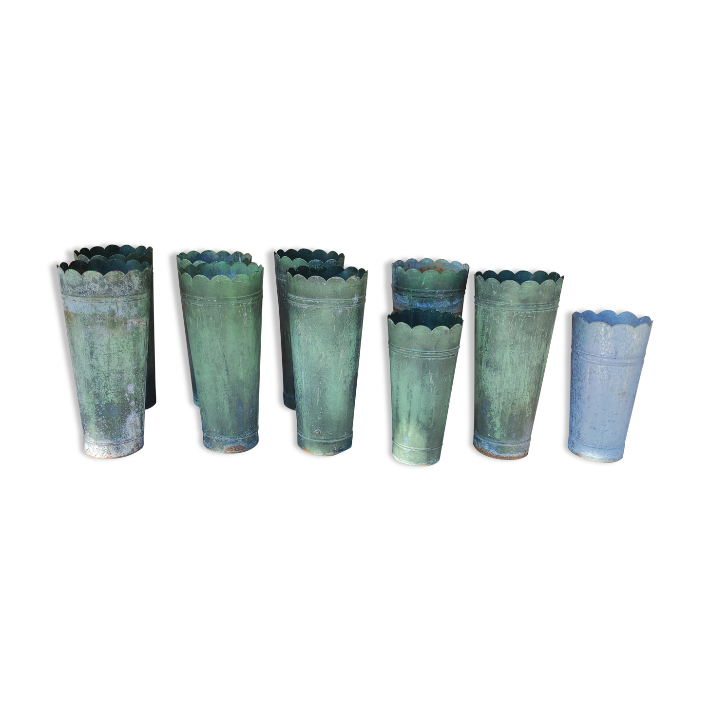 Lot 10 anciens pots de fleuriste en zinc
