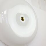 Grande applique murale italienne moderne du milieu du siècle en plexiglas et laiton