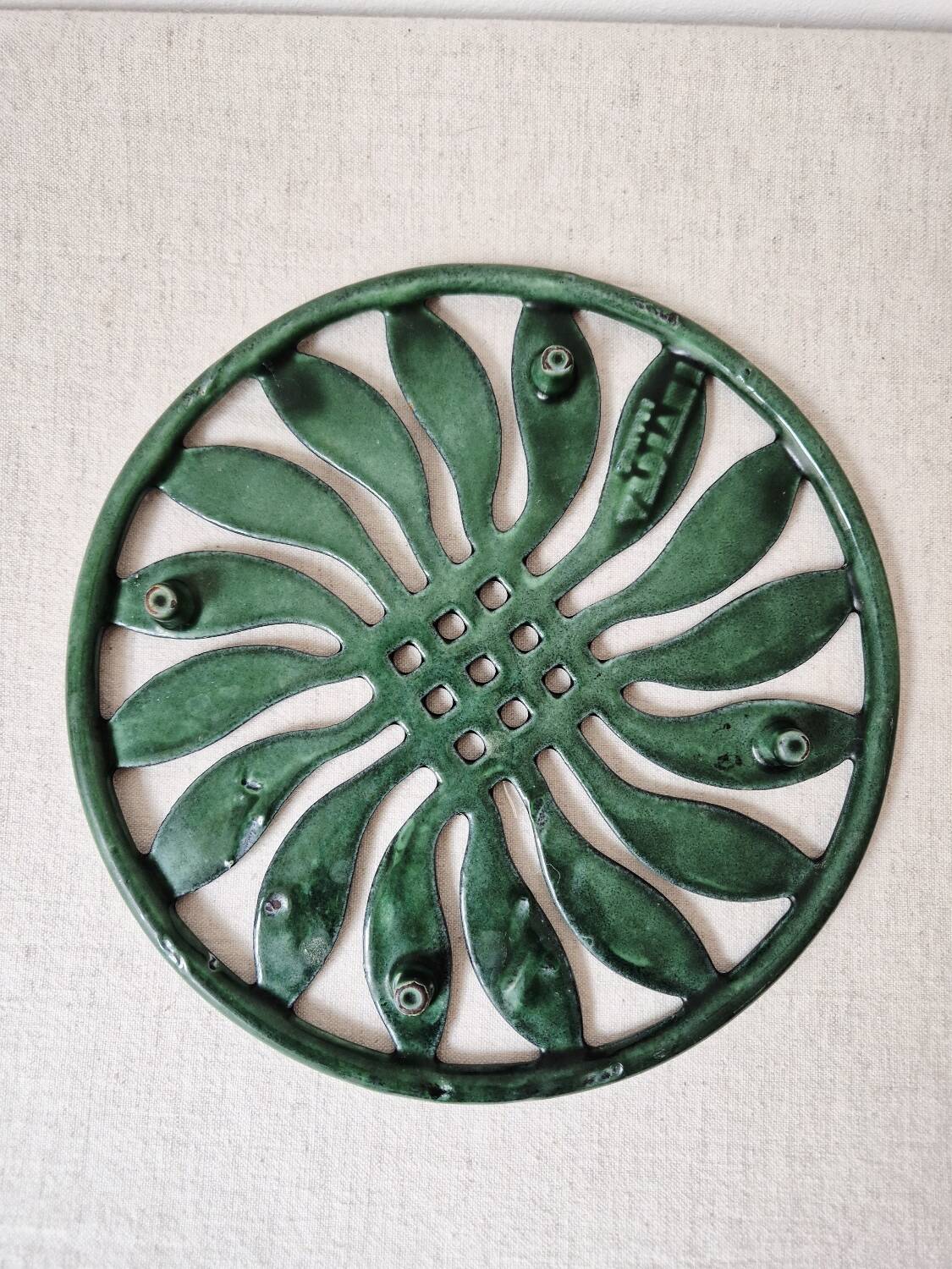 Vintage cast iron trivet - Invicta France