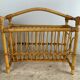 Porte-revue vintage en rotin