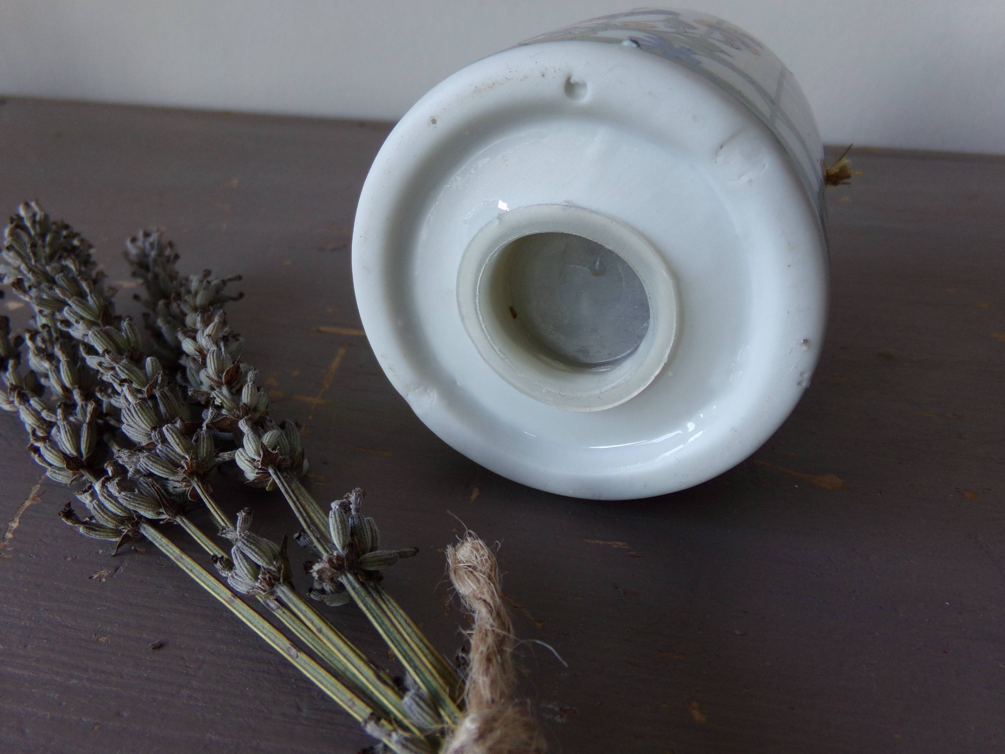 Ceramic pot to hang