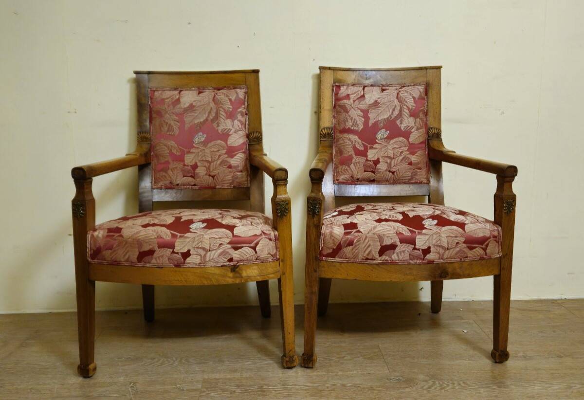 Paire de fauteuils anciens en noyer – époque Empire, Restauration