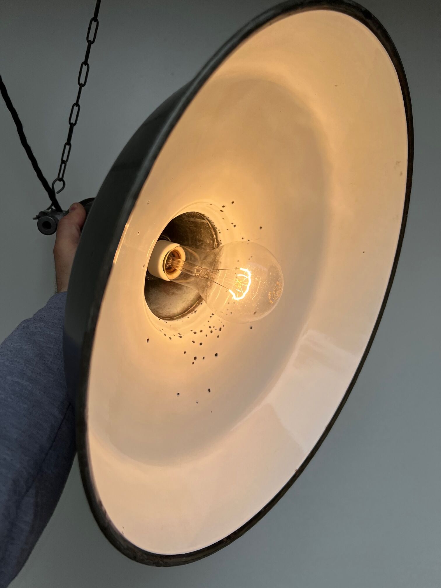 old LAMP SUSPENSION sheet metal enamelled color BLACK, white enamel inside Ø42cm