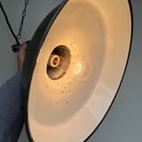Lampe suspension tôle émaillée de couleur noire émail blanc à l'intérieur ø42cm