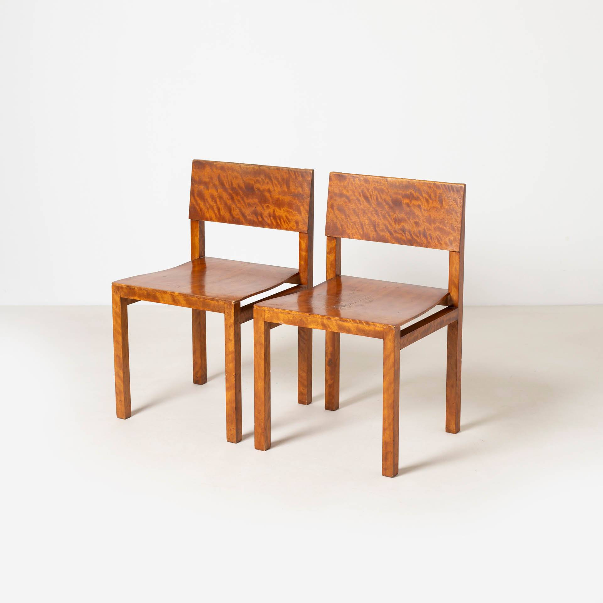 Set of 4 unique Bauhaus modernist dining chairs in birch, Prague, 1940s.