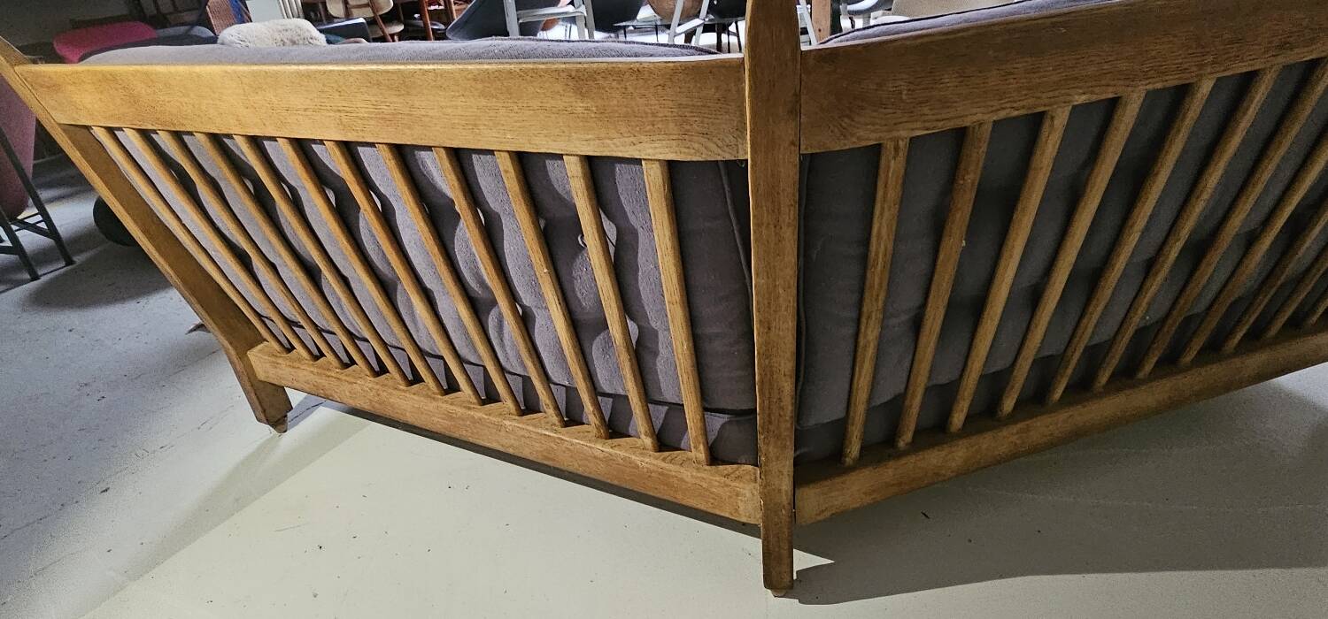 Canapé Guillerme et Chambron en chêne 1960