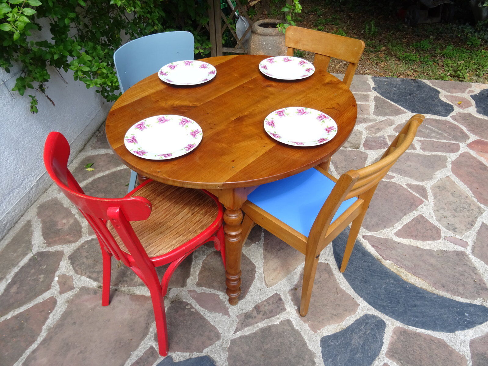 Table ovale bois fruitier