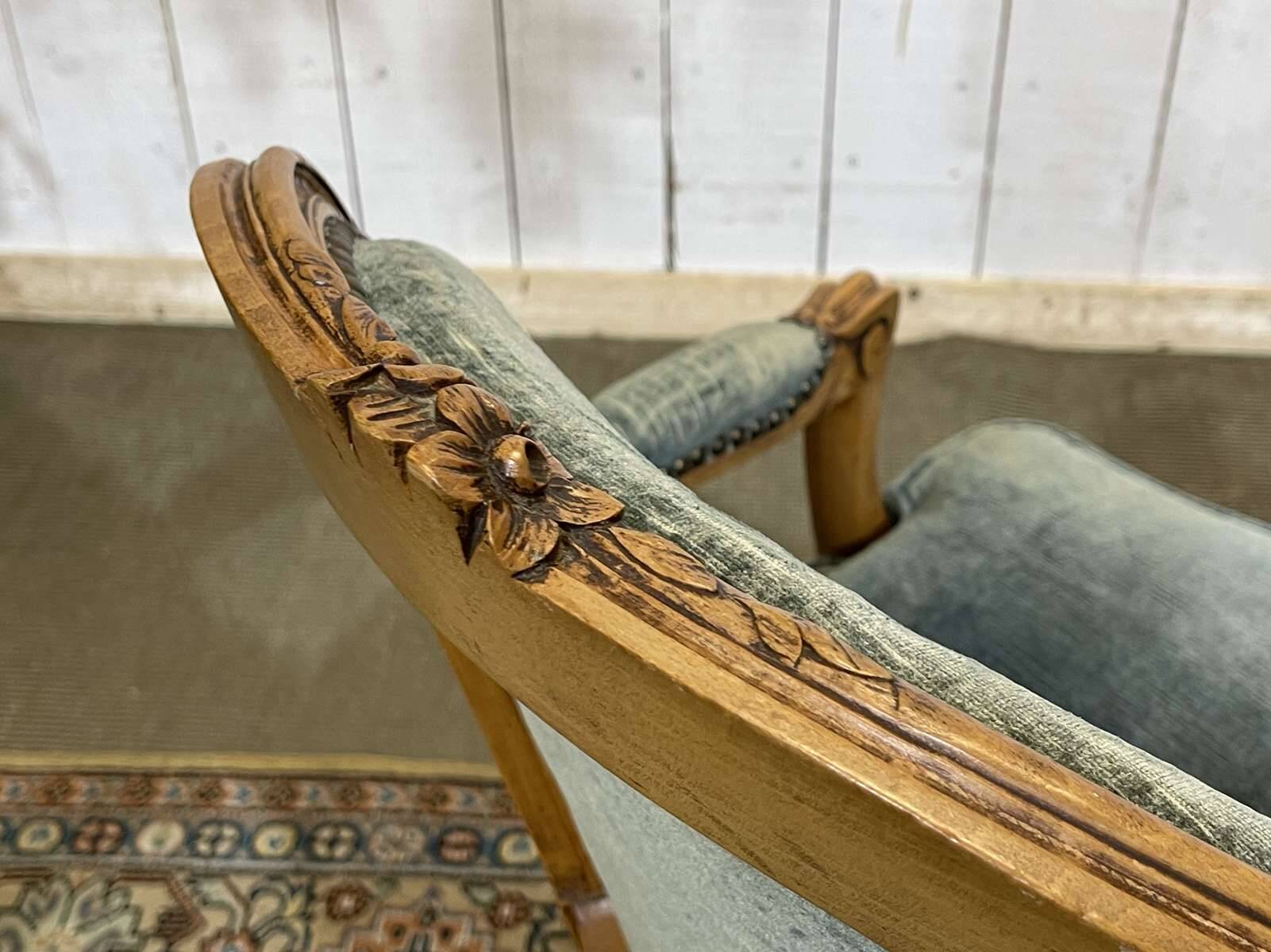 Fauteuil cabriolet de style Louis XV en hêtre