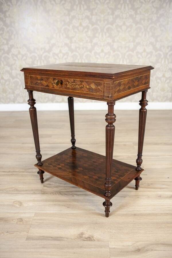 Table d'appoint en acajou et noyer marqueté français du début du 20e siècle, années 1910.