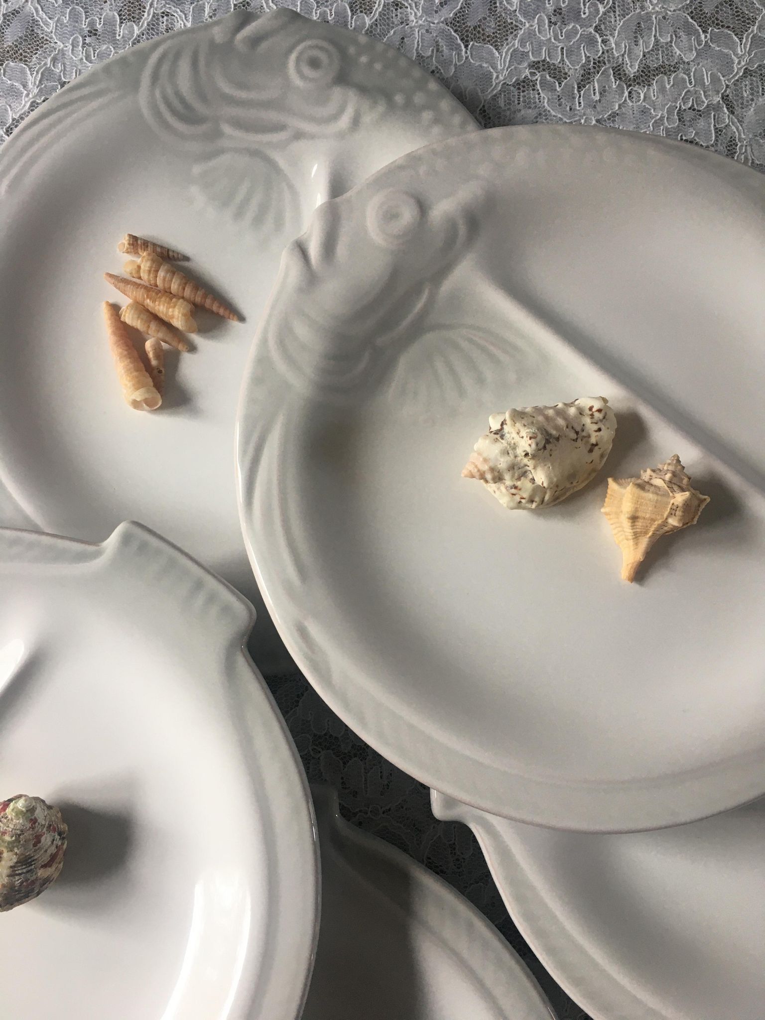 6 vintage fish plates