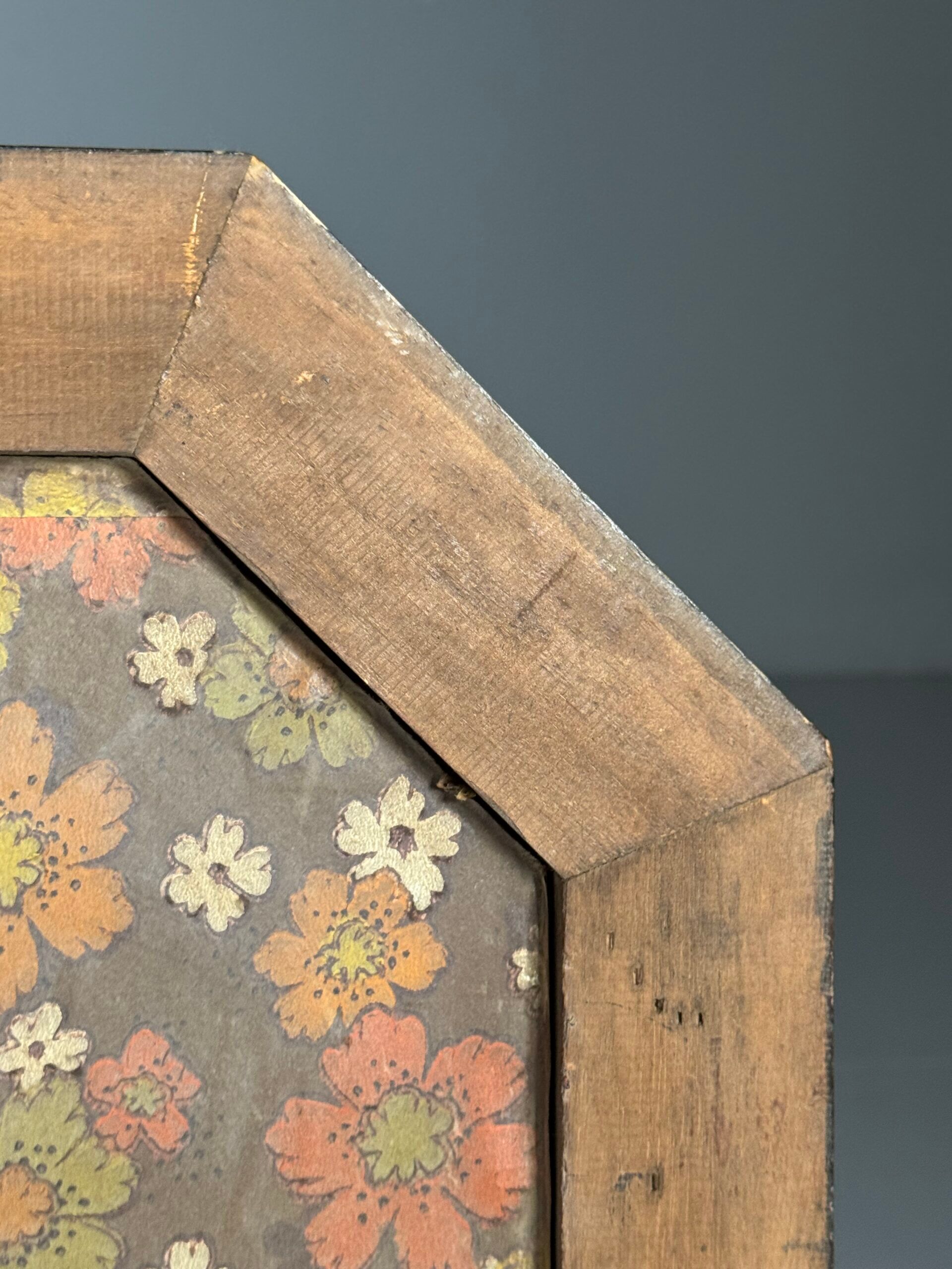 Ripple frame mirror octagonal