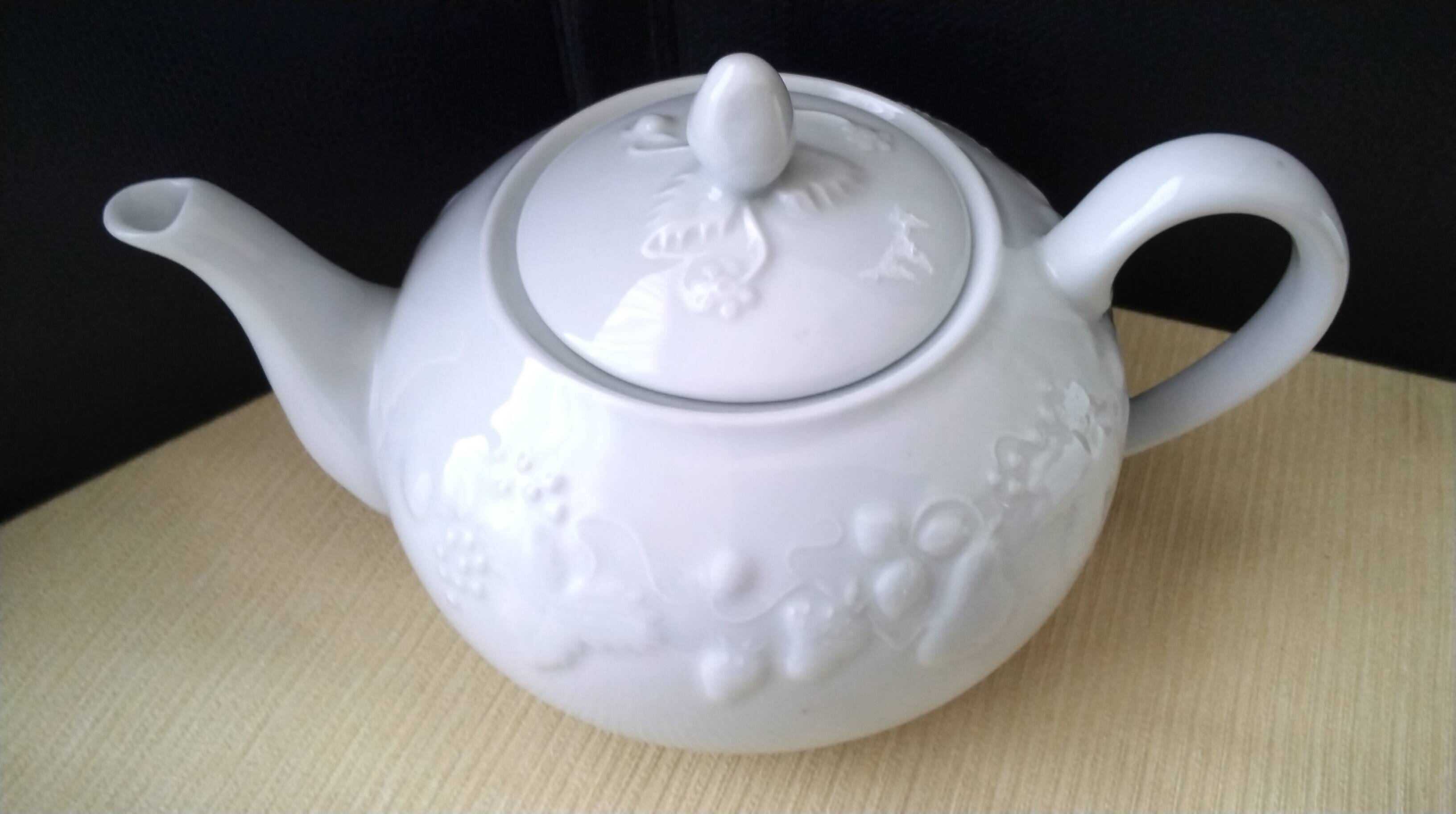 Porcelain teapot Ph. Deshoulières Model California