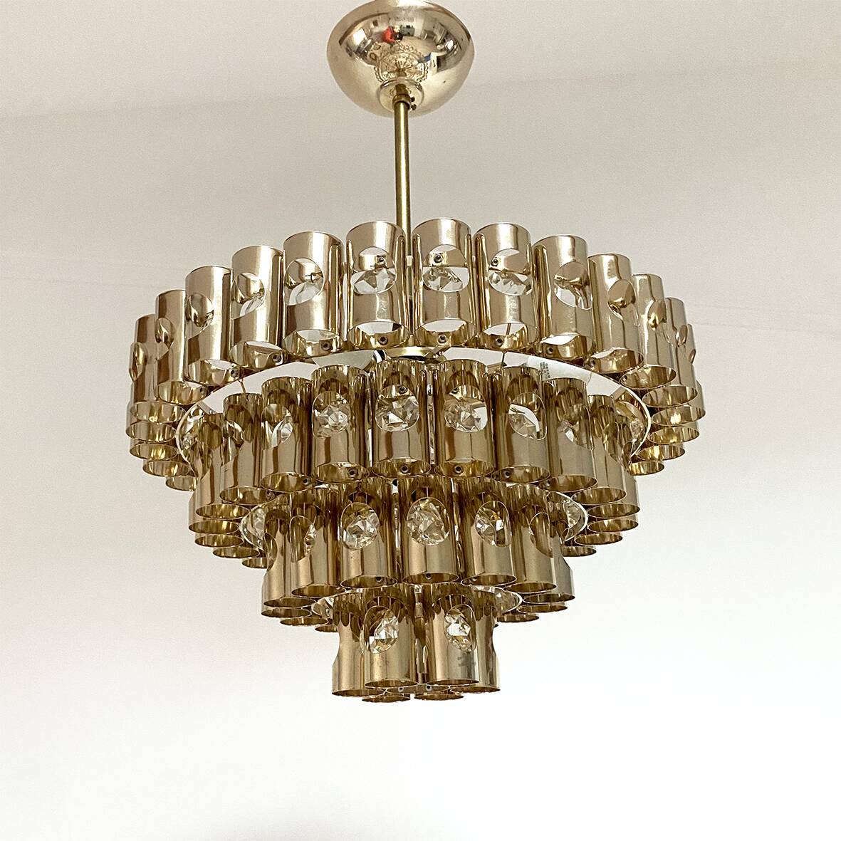 Brass tube chandelier from the 1960s, attributed to Sciolari.
